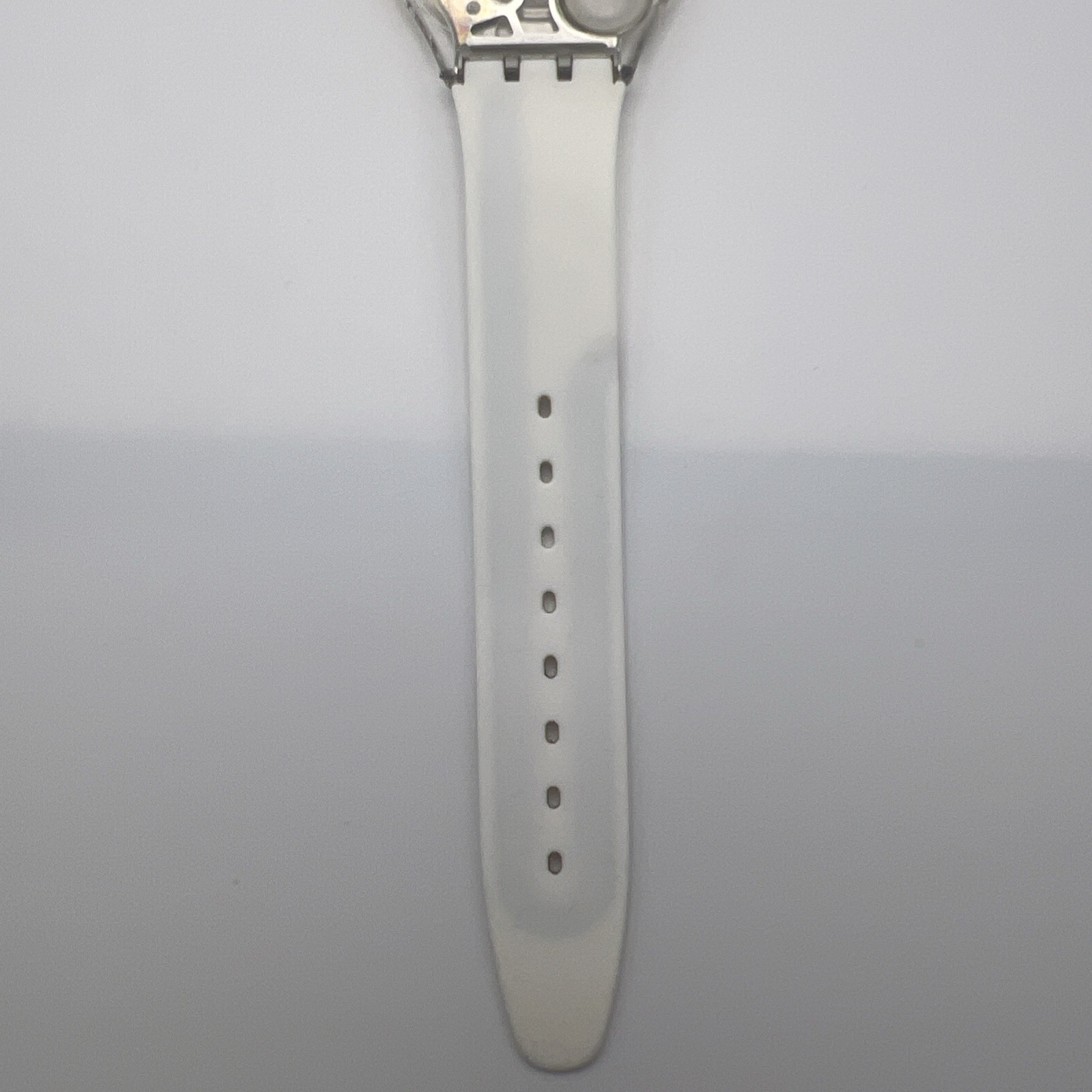 Swatch Skin SENSUAL STREET Ultra Thin White 34mm Watch SFK307 2007 Case
