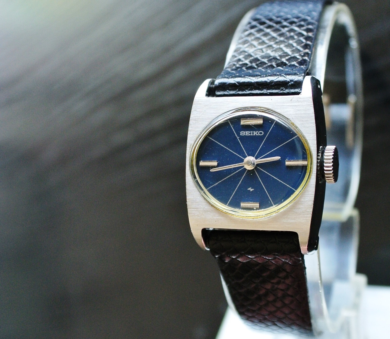 VINTAGE SEIKO 17J MECHANICAL HAND WIND UP WOMEN’S S STEEL LEATHER DRESS WATCH
