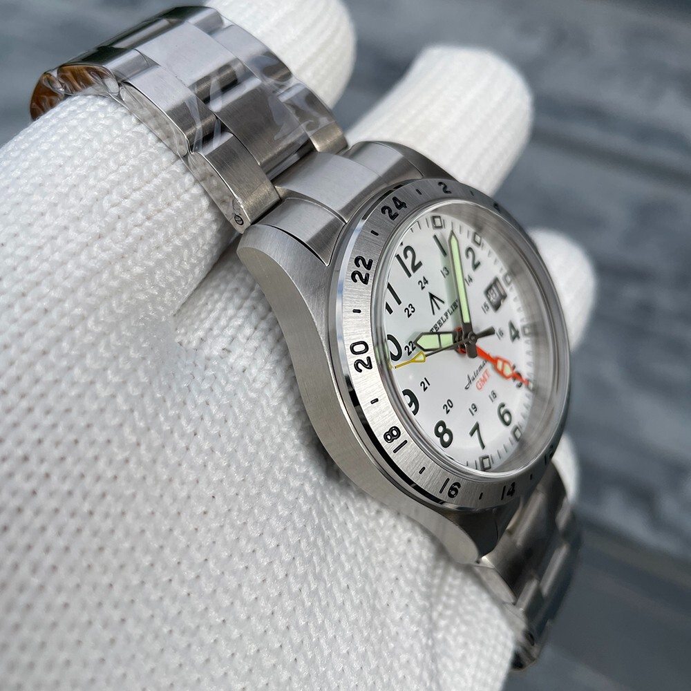 Steeldive Steelflier SF792, GMT, White, NH34, Sapphire, Lume, 200m Diver, Field