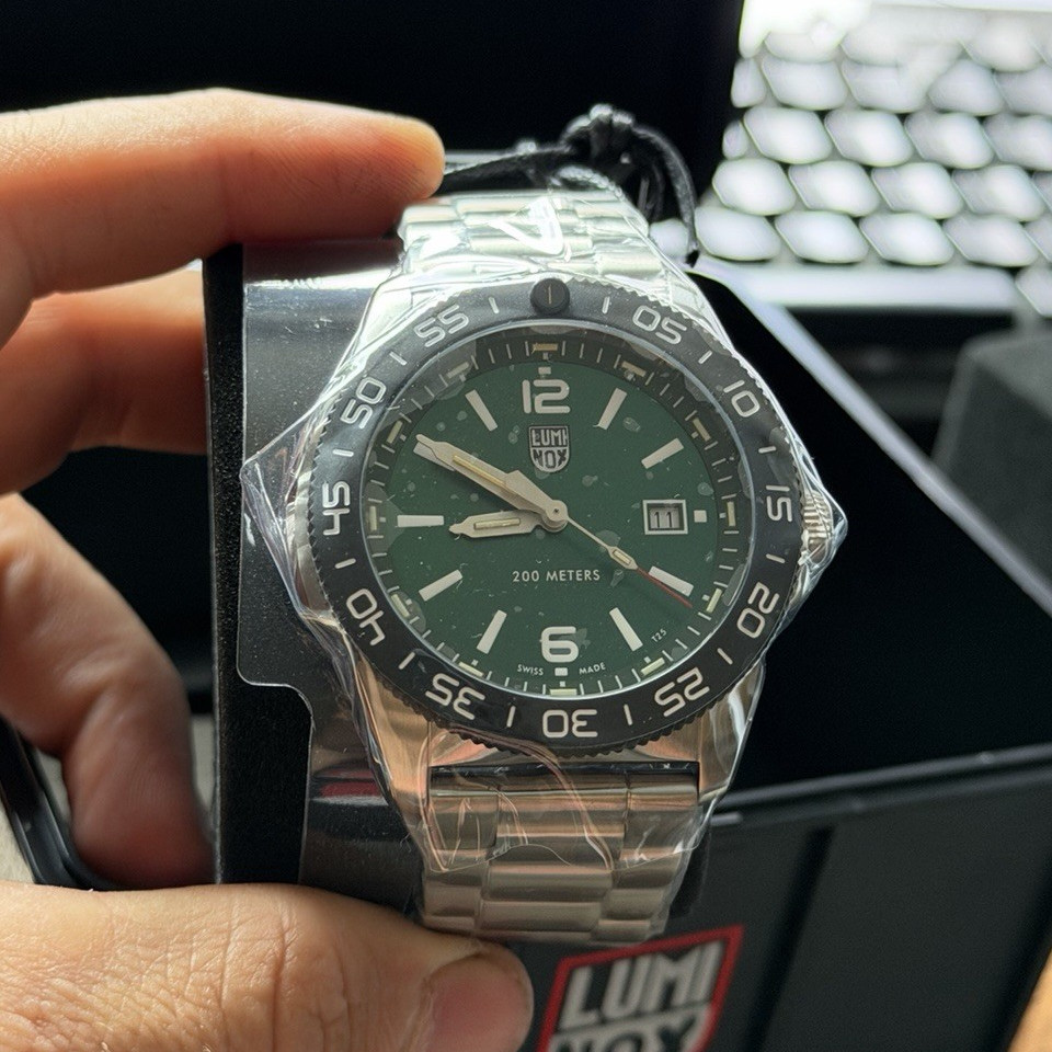 Luminox XS.3137 Navy SEAL 200M Swiss Quartz Men’s Watch New w/ Box & Tag