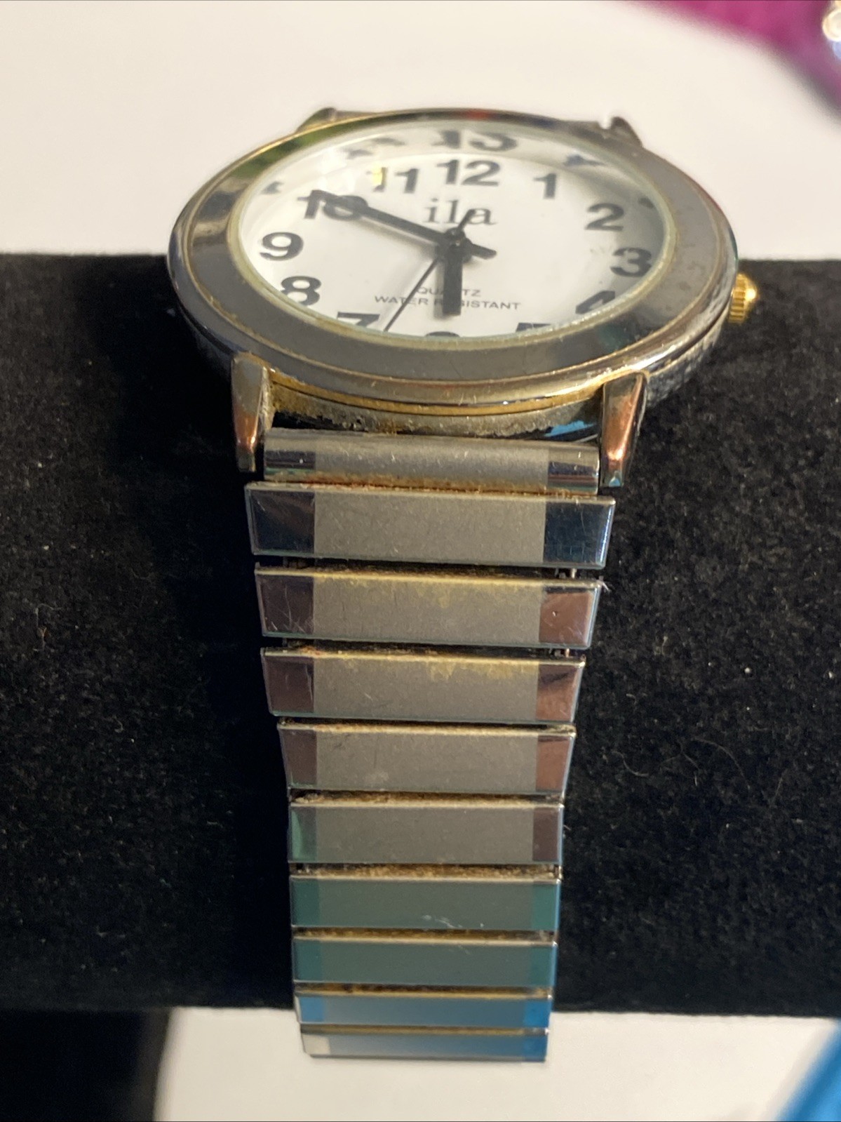 ila Wristwatch Silver Tone Expansion Band Round Face Simple Style New Battery
