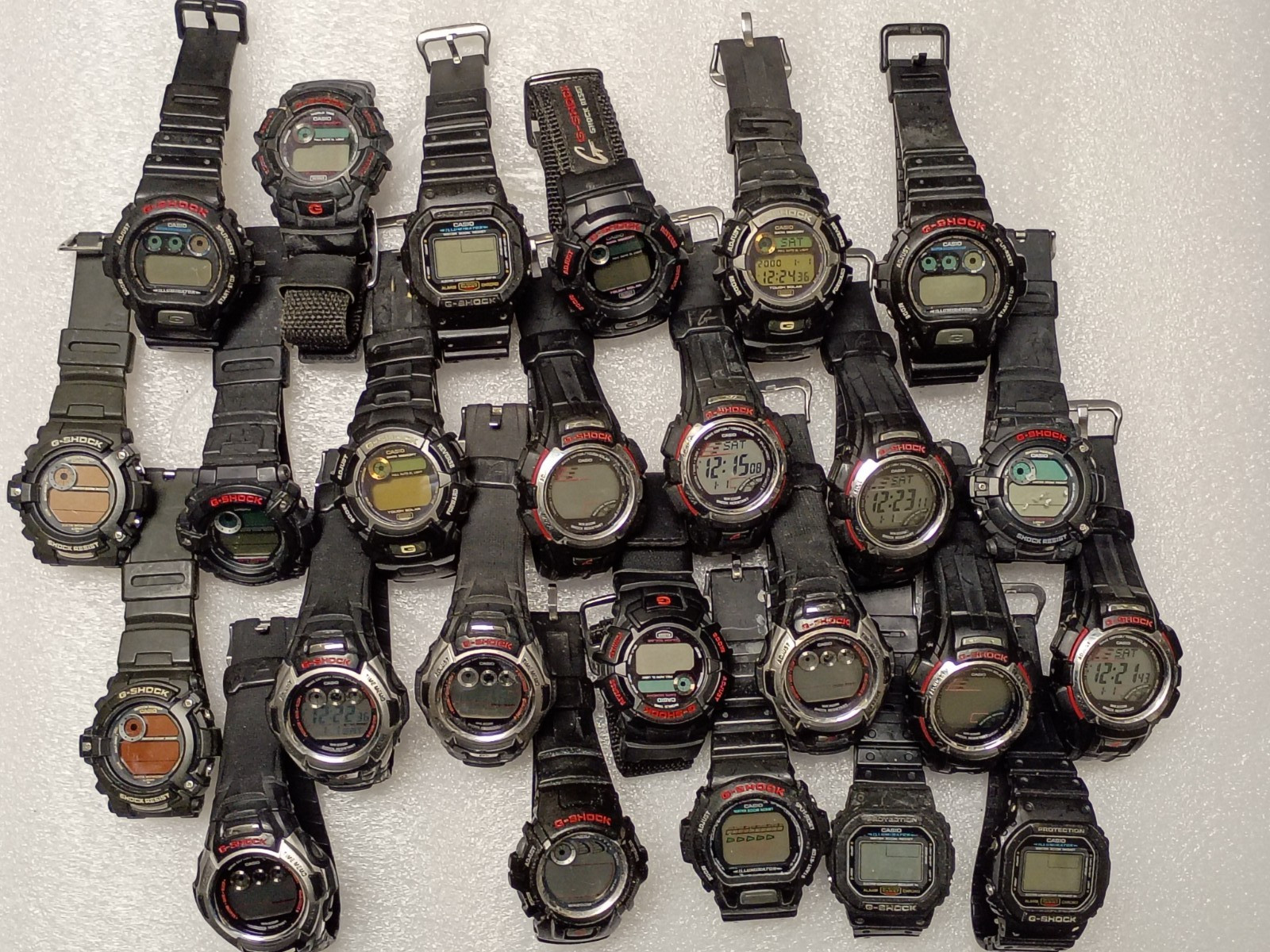 Mixed lot of 25 Casio G- Shock Watches Defective Non-Working for Watch parts