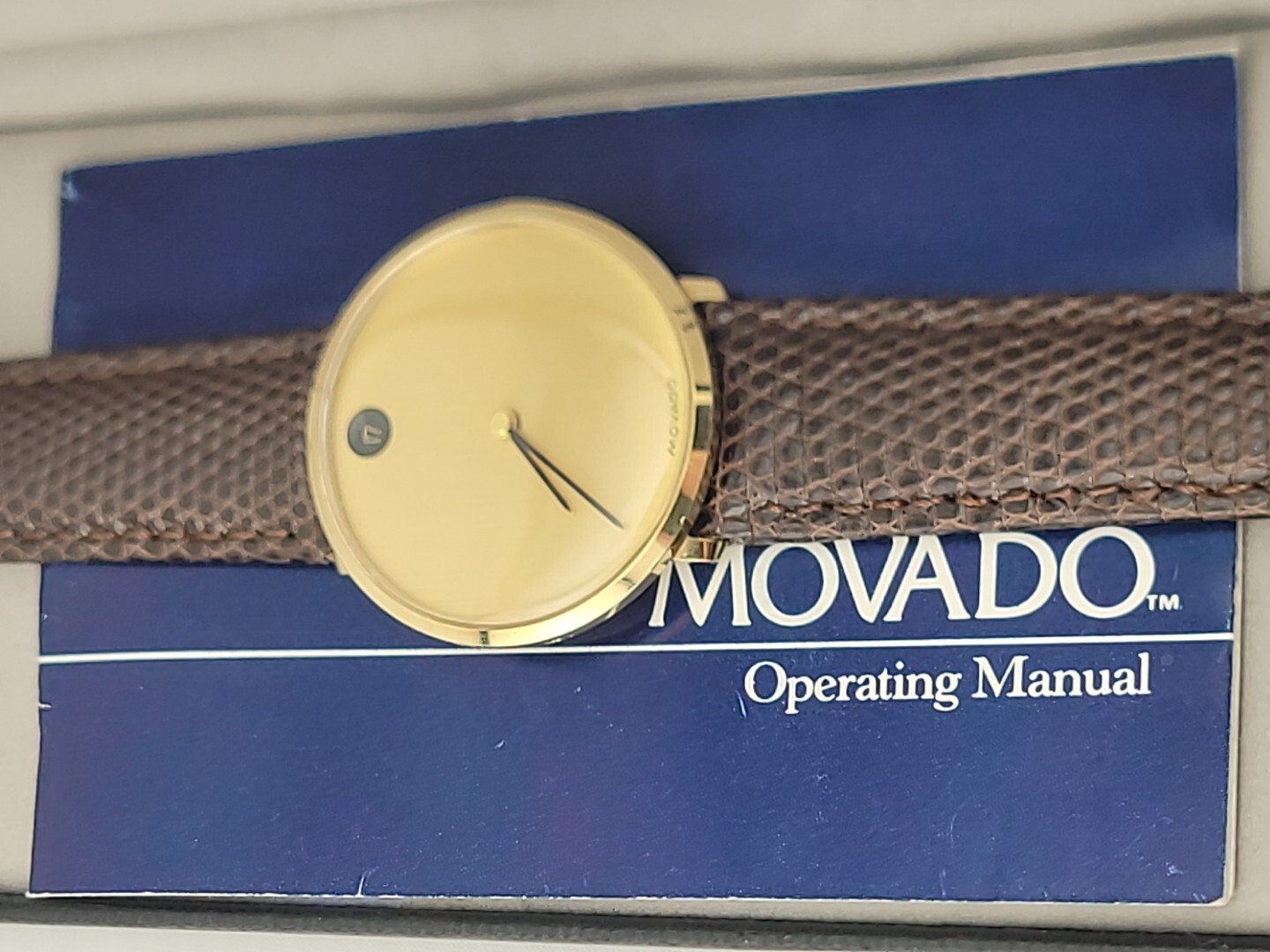 Movoda Zennith Date in Dot! Museum Champaign Dial! Rare! Box Booklet!