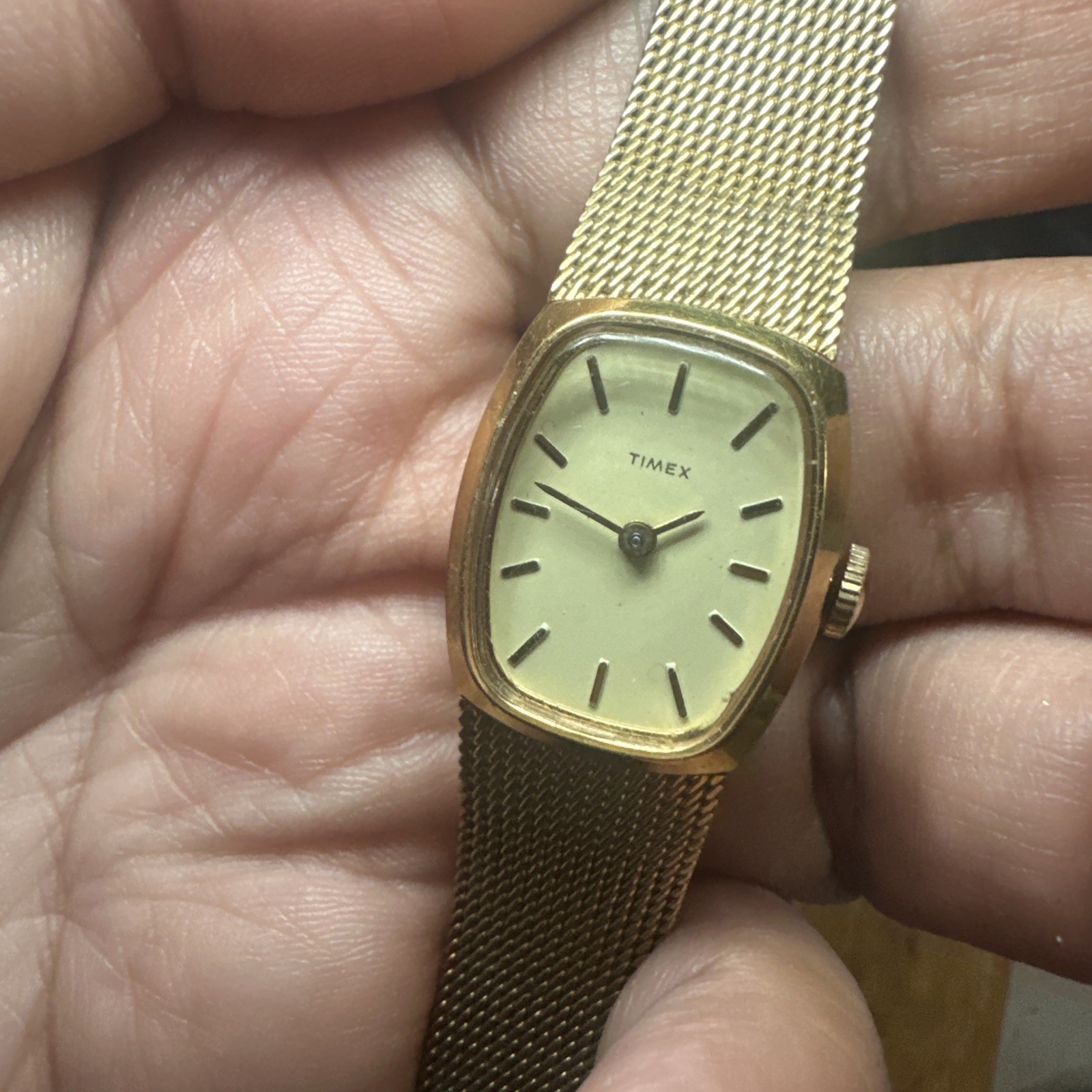 Works Vintage Timex Manual Wind Gold Tone Ladies Watch! Runs Great! 19mm Fit 7in