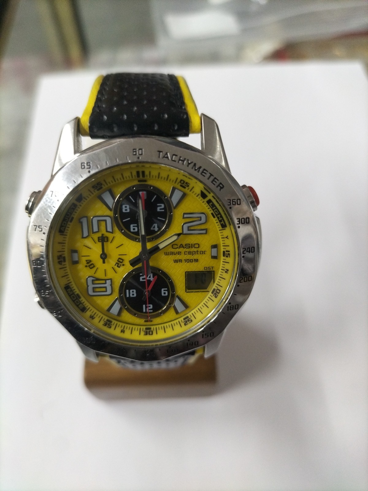 CASIO WAVE CEPTOR CHRONOGRAPH DUAL TIME ALARM WV0-550 YELLOW DIAL BLACK STRAP.