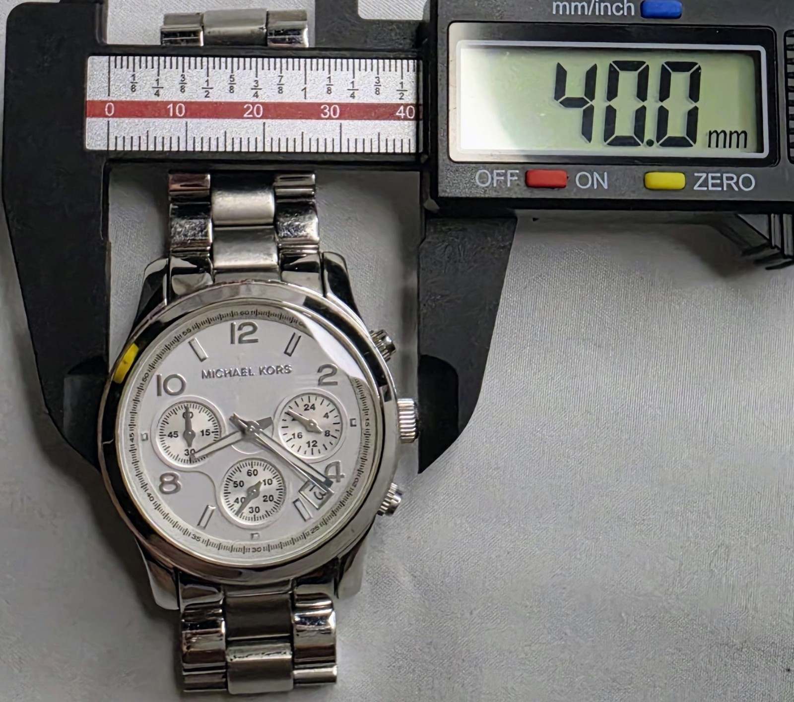 Michael Kors Ladies Silver Chronograph Stainless Wristwatch MK-5076 New Battery