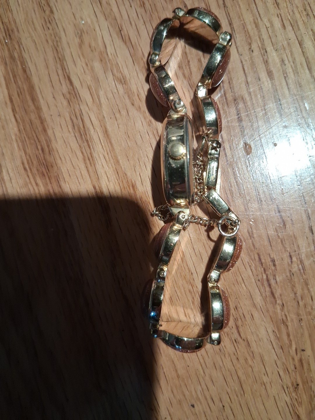 Vintage Lucoral Oval Gold Fleck Lucite Cabochon Approx 7.5″Bracelet Gold Tone