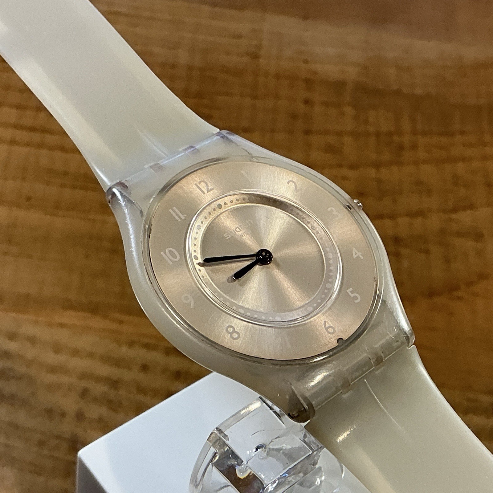 SKIN – ULTRA THIN – CHAMPAGNE DIAL / SEMITRANSPARENT STRAP – 34mm