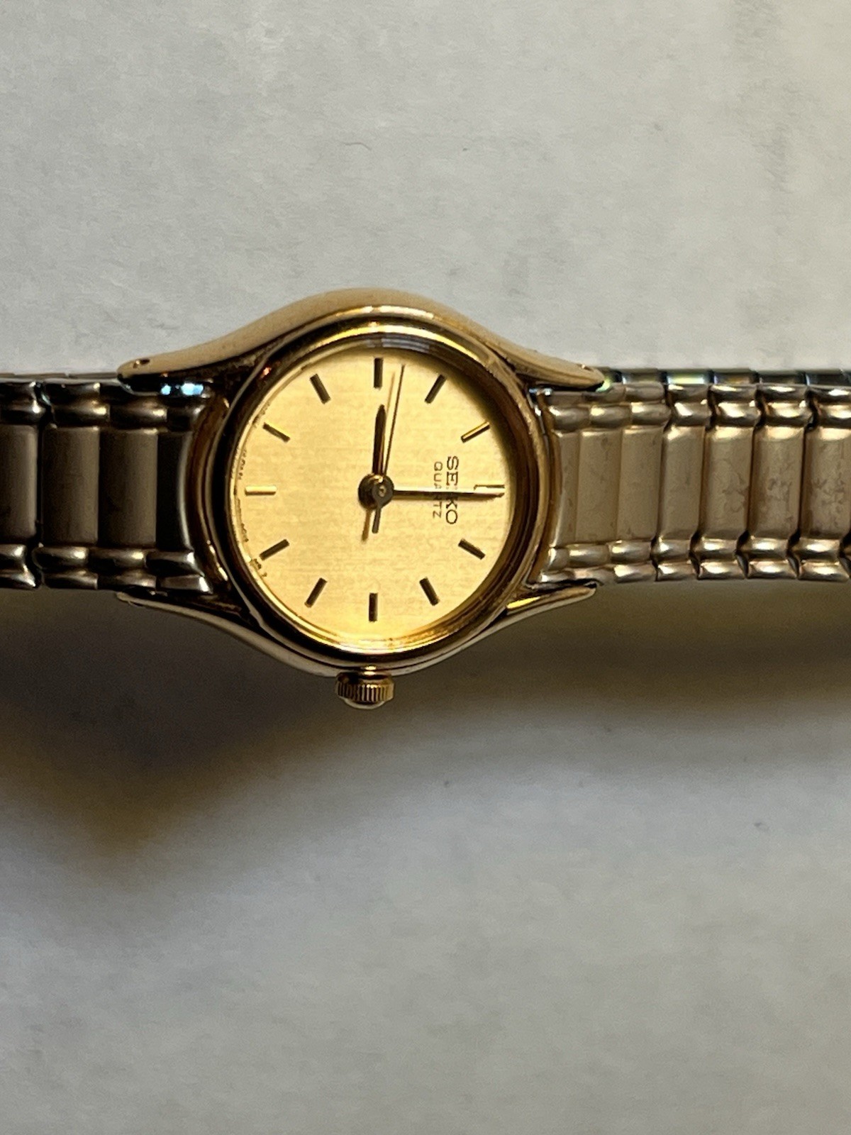 VTG Seiko Women 1N01-0E19 Gold Expansion Quartz Analog 20mm Watch Needs Battery