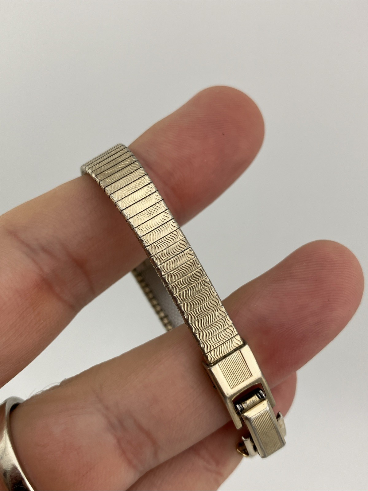 Vtg Wittnauer Ladies 16mm Dainty Watch Gold Tone Diamond Bezel 5.5″ – RUNS