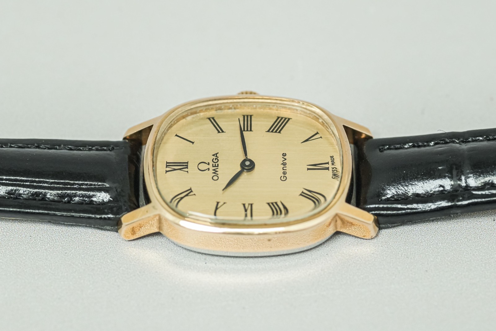 Vintage 1975 *NEAR MINT*OMEGA Geneve Cal.625 Hand Winding Gold Roman 22mm Ladies