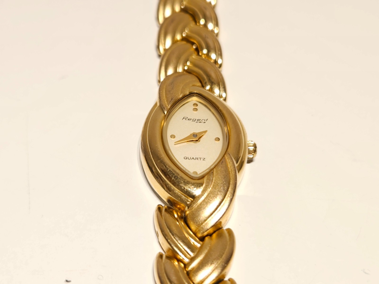 VINTAGE LUXURY OVAL GERMANY GOLD PLATED 16.5mm QUARTZ LADIES WATCH “REGENT “PARA