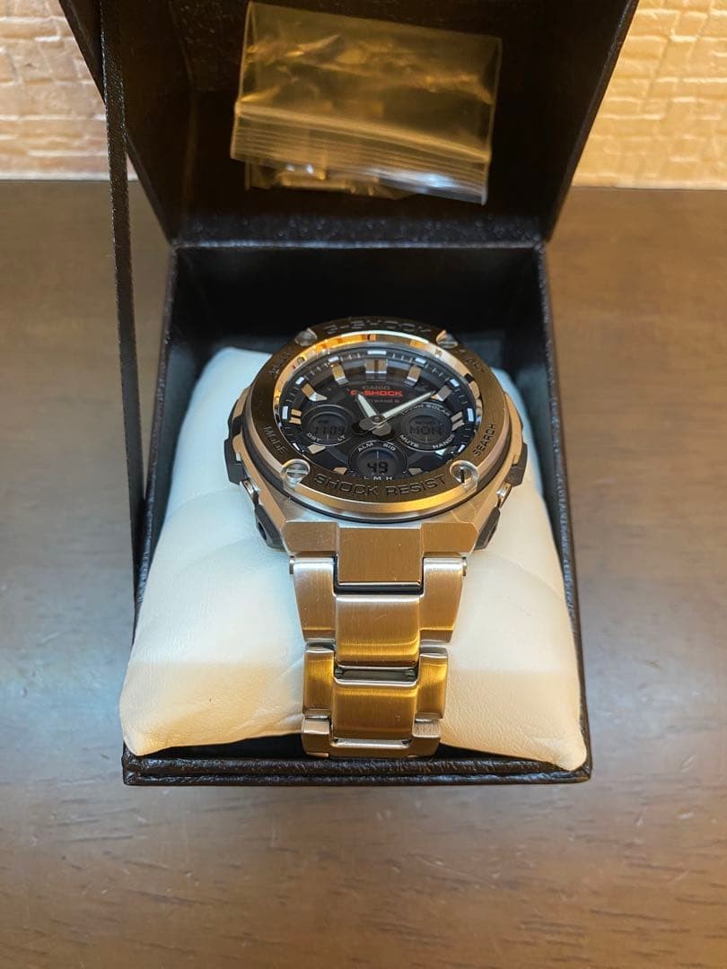 Near G SHOCK GST W310D 1AJF Radio Solar