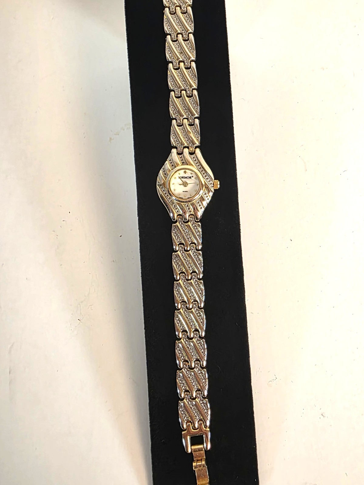 Vintage Jordache Women’s Quartz Watch with Sweeping Second Hand 1980s – WORKING