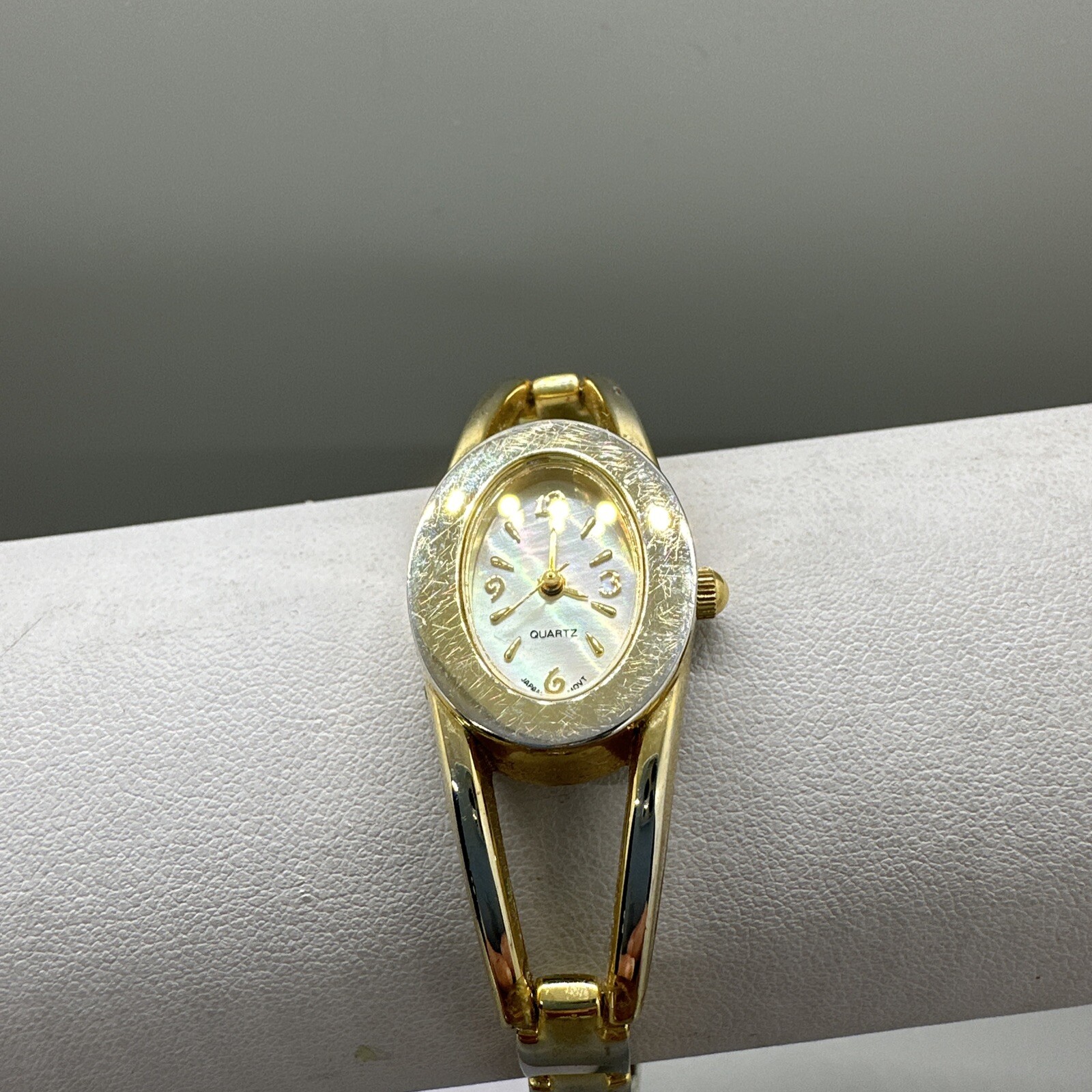 Vintage Ladies Advance Watch Gold Tone Cuff Bracelet 7.25 In, Scratched Dial