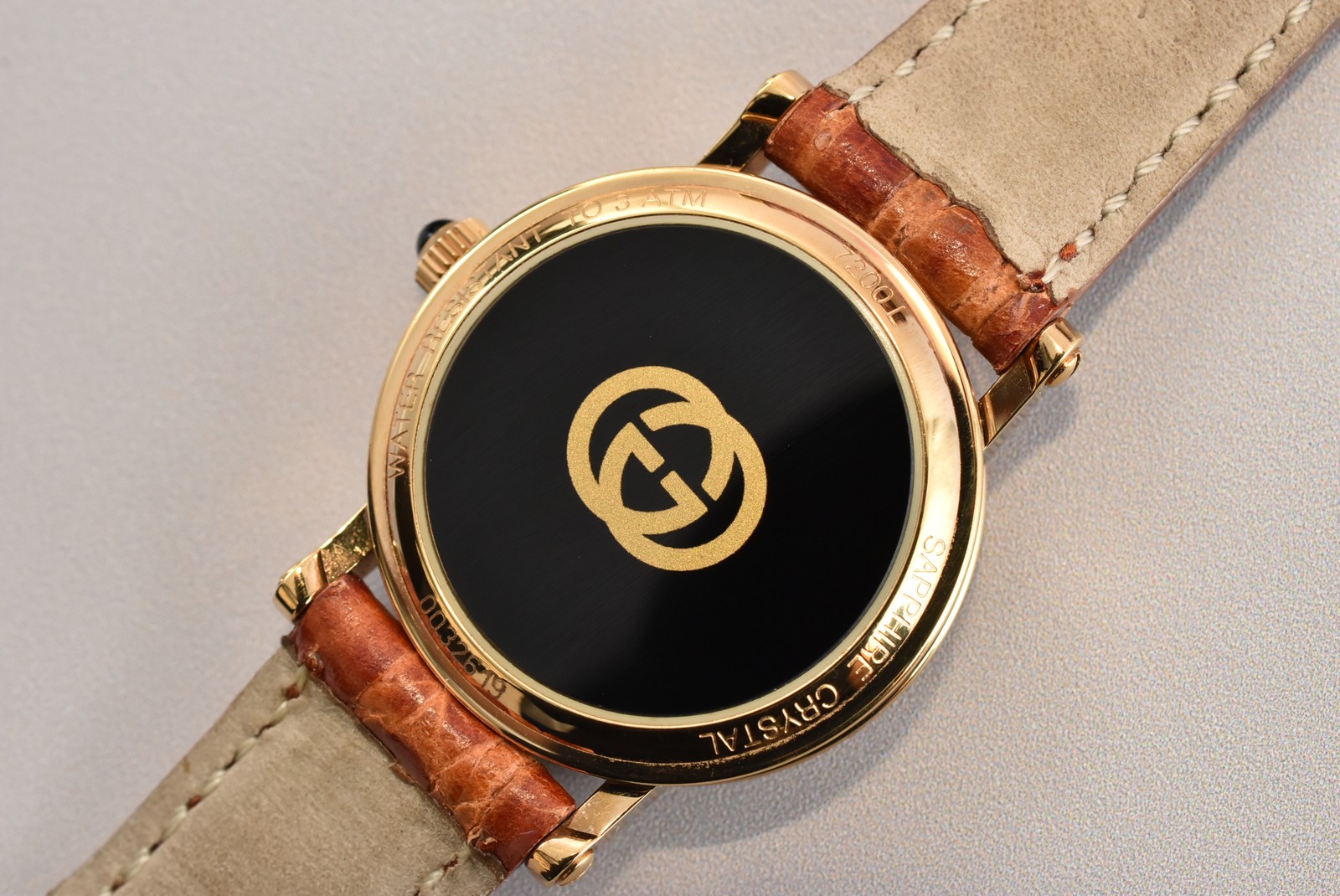 N MINT Gucci 7200L Swiss Made Gold Women Roman Dial Date Quartz Watch