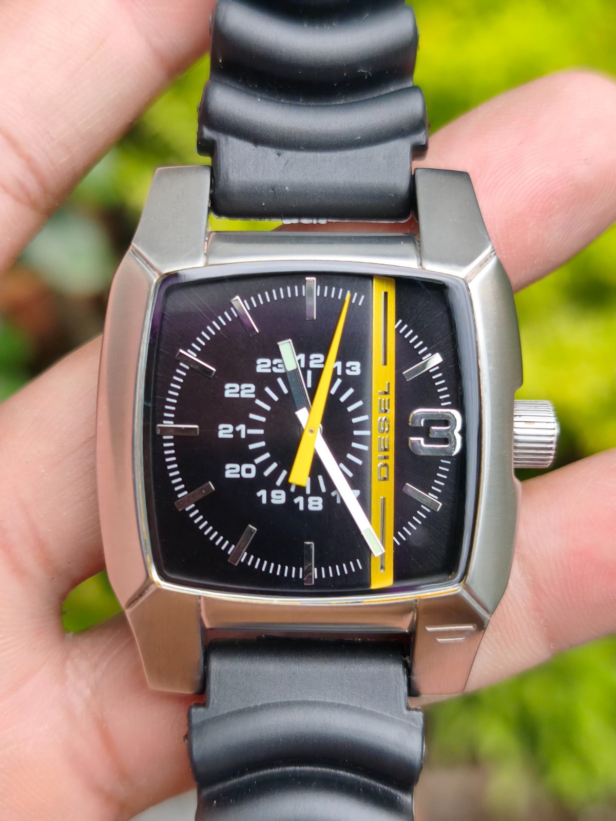 Vintage Diesel DZ-1089 Only The Brave Yellow Black Dial Square Men’s Quartz Watc