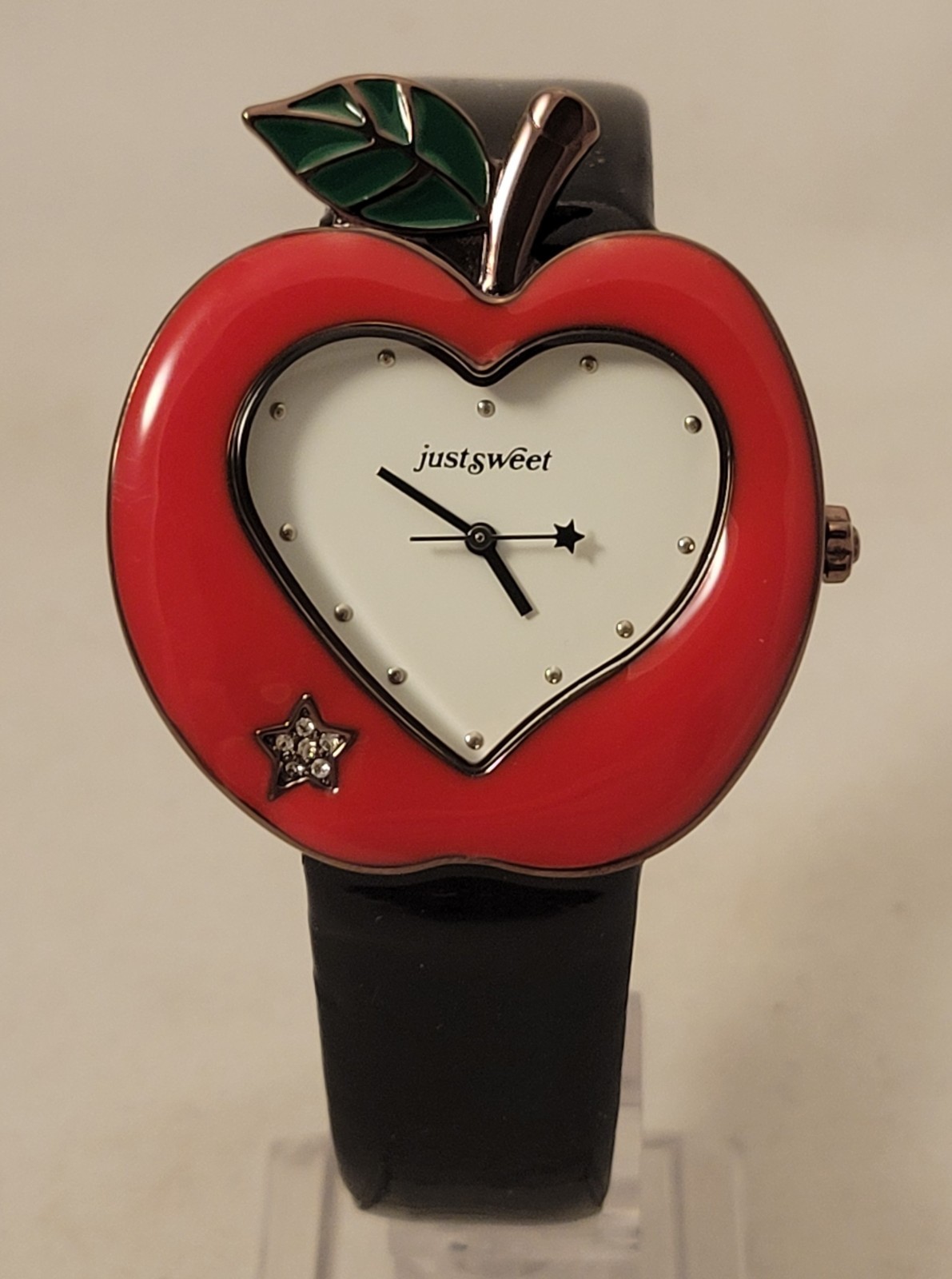 Just Sweet by Jennifer Lopez Red Apple Watch with Heart Shaped Dial JS/2007
