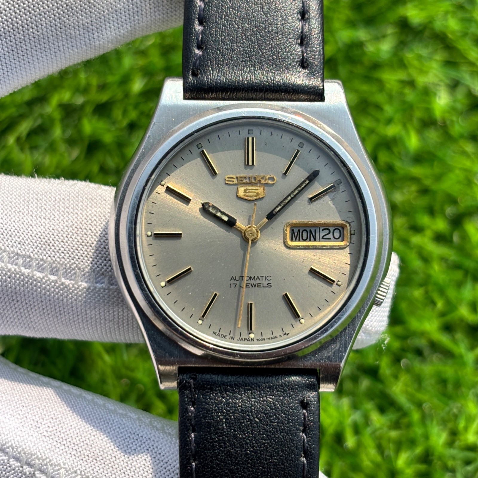 Vintage Seiko 5 Skin Sunburst Dial Automatic Japan Made Men’s Watch 7009-3171