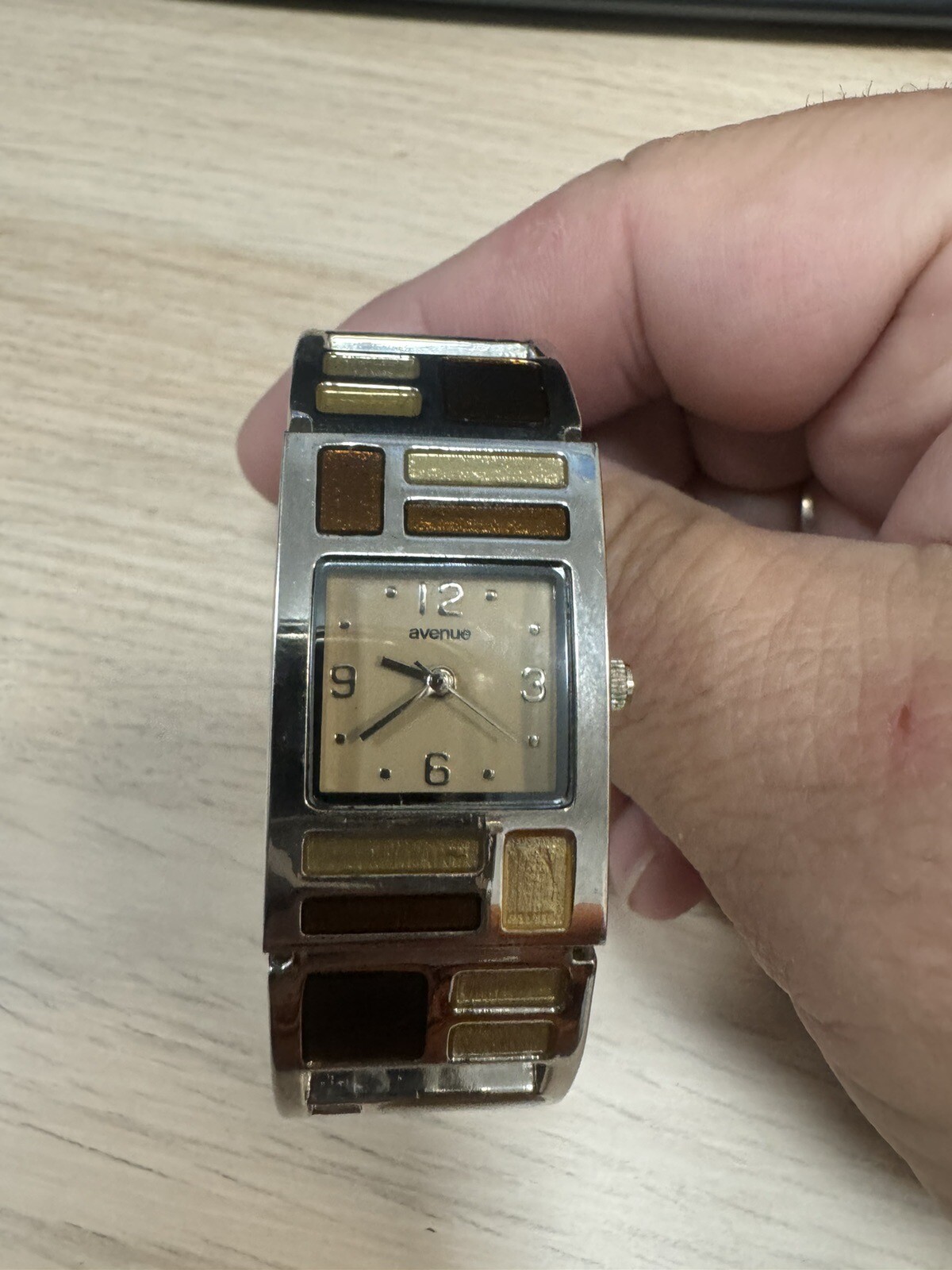 2 Ladies Cuff Style Watches – 1 Avenue and 1 Unbranded – Working