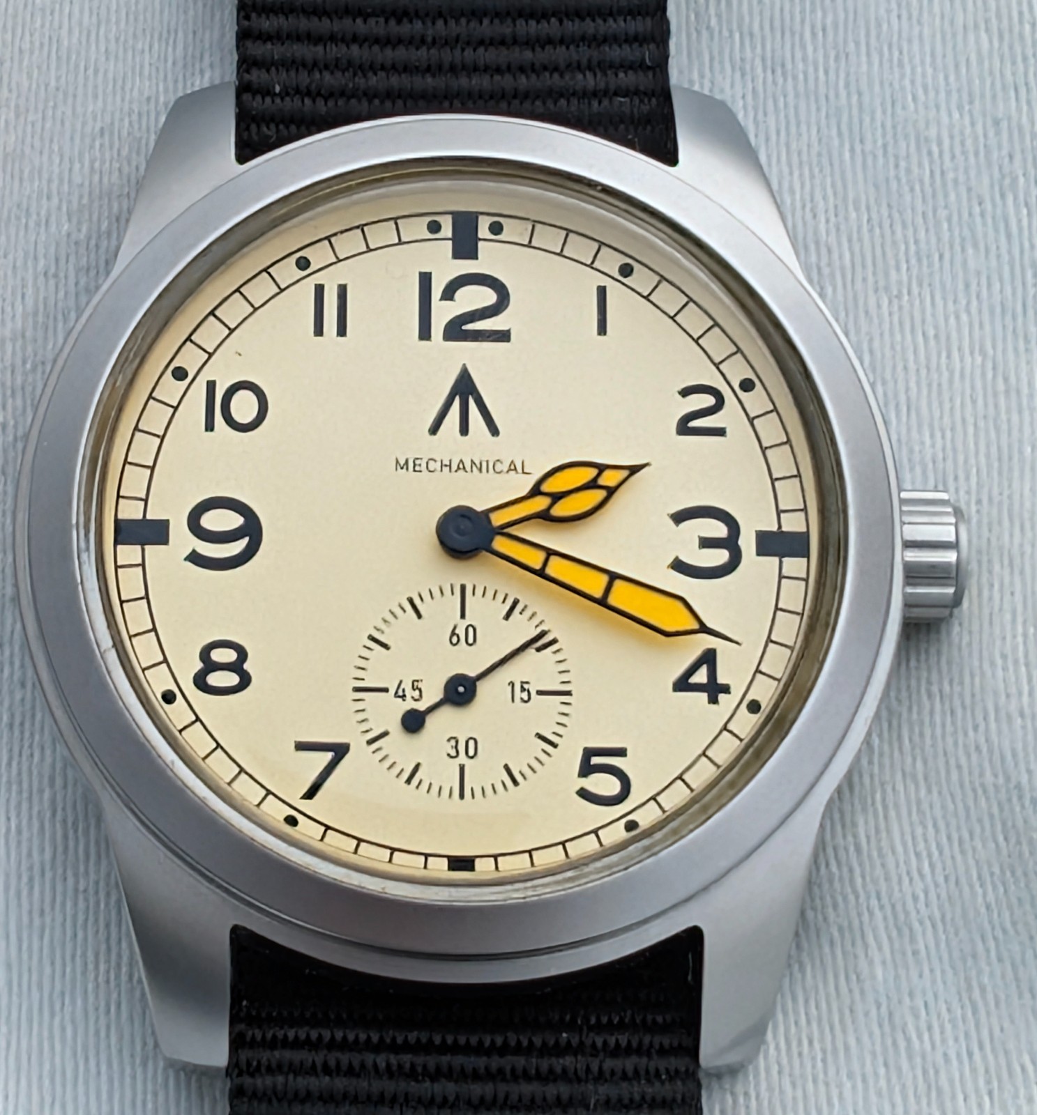 Mechanical Dirty Dozen Military watch Blasted Stainless steel Cream 39mm