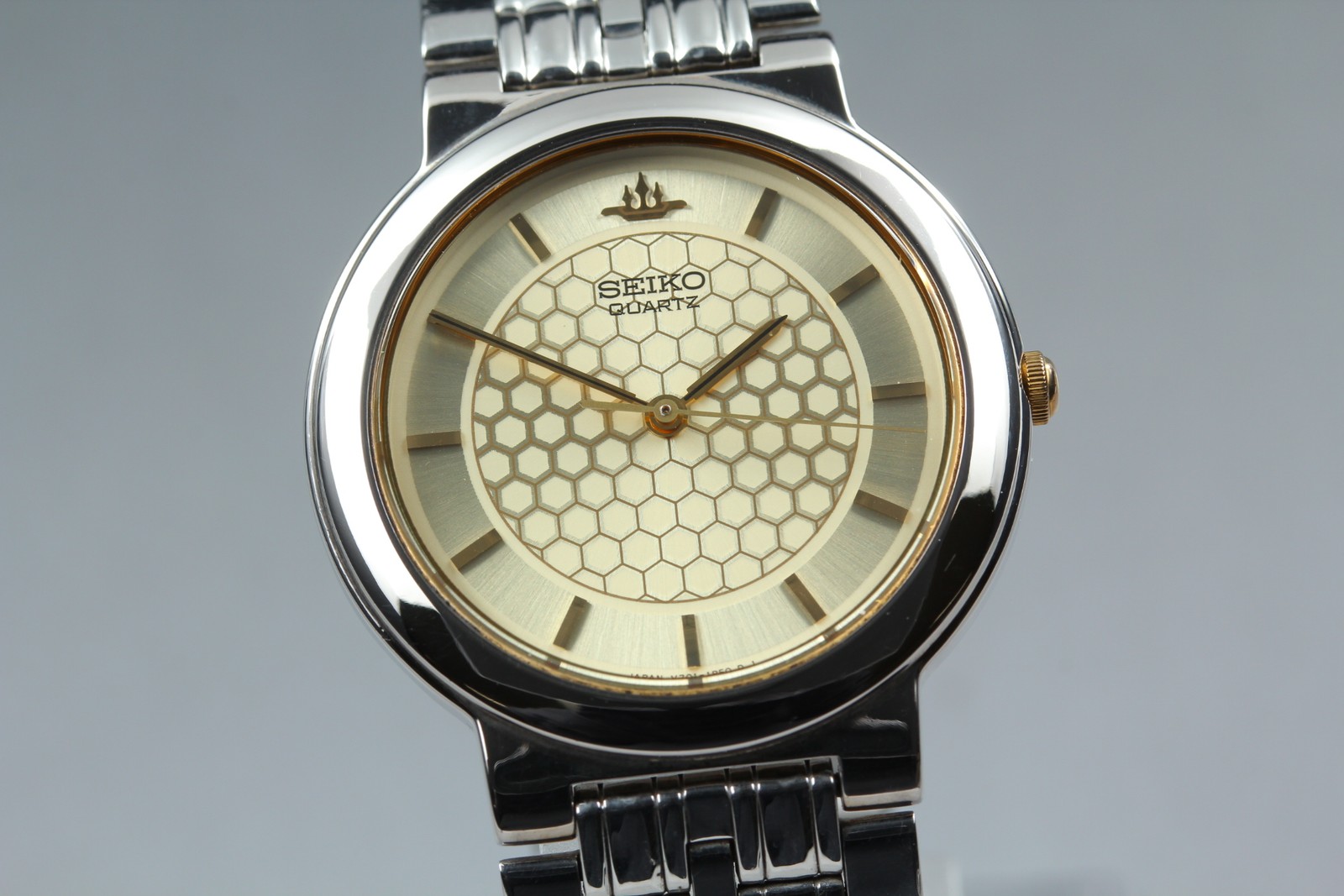 Vintage 1992 [Near MINT] Seiko Galaxy V701-1K10 Silver Round 34mm Qz Men’s Watch