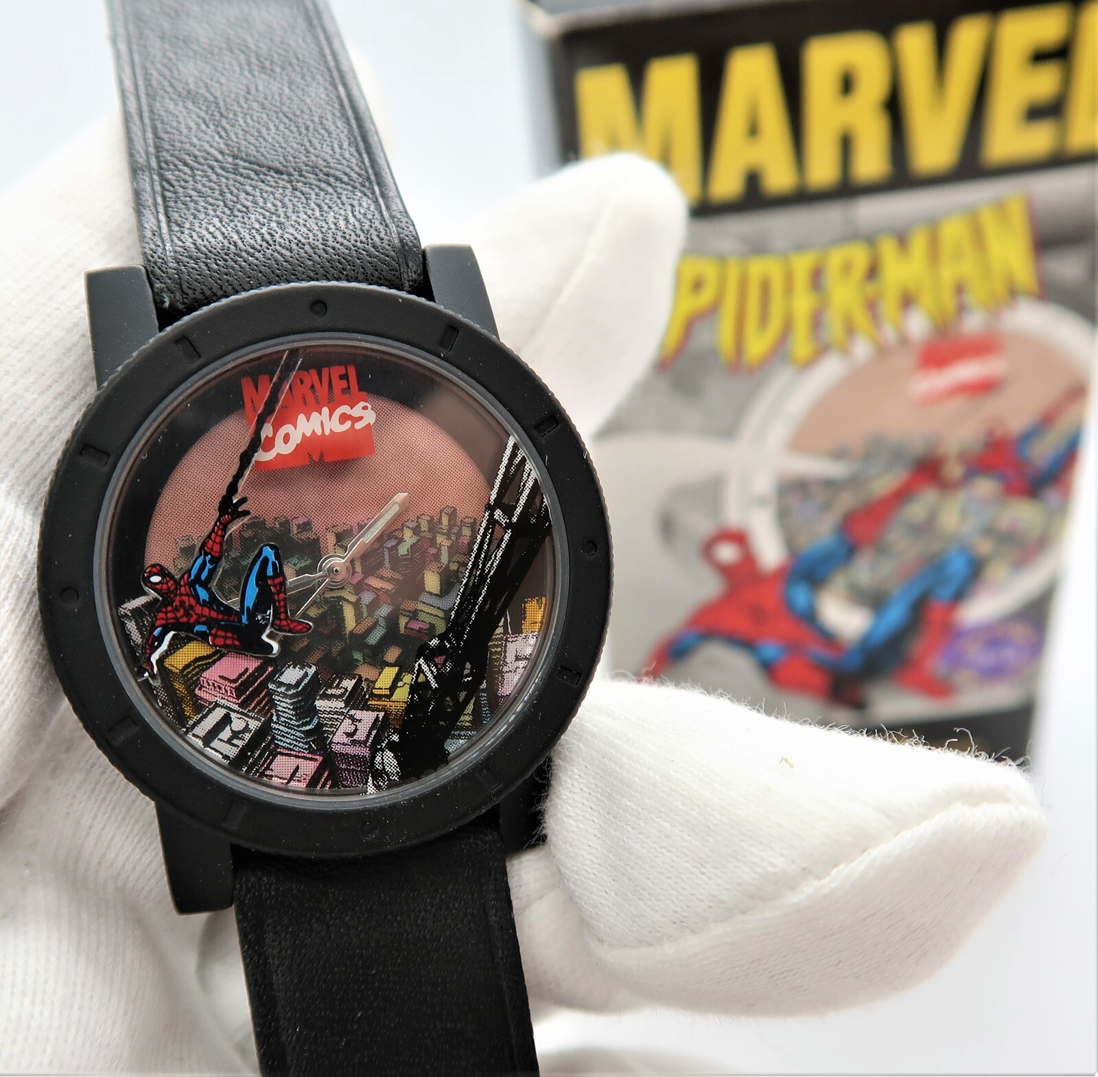 SPIDER MAN, 1996 Marvel Comic “GLO DIAL” MENS CHARACTER WATCH in Box R21-17
