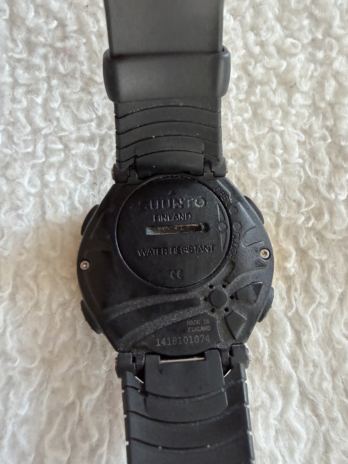 Suunto Vector Digital Watch Yellow Altimeter Barometer Compass. Needs Battery.