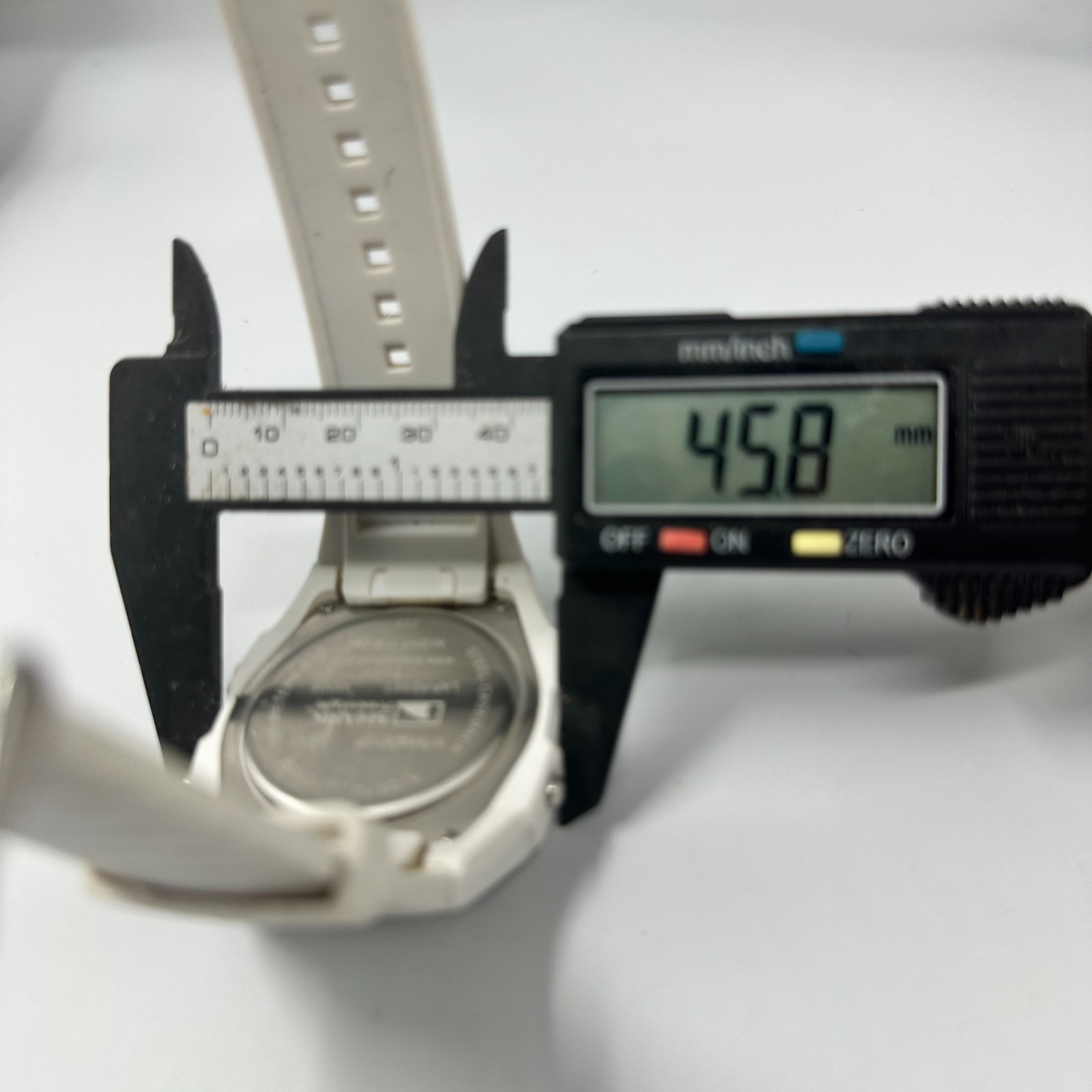 Freestyle Shark Classic Digital Watch White Out Mens 45MM Dial New Battery 9″