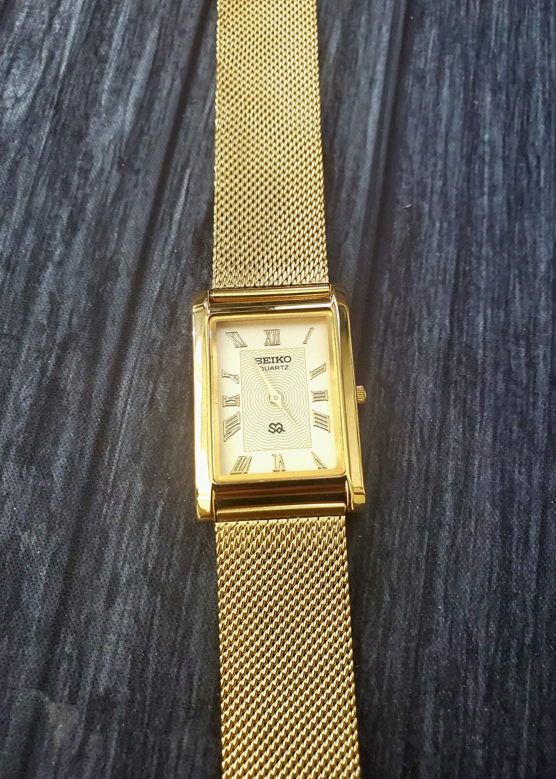 Gorgeous Vintage Style Rectangular Champaign Dial Milanese band Mens Watch *