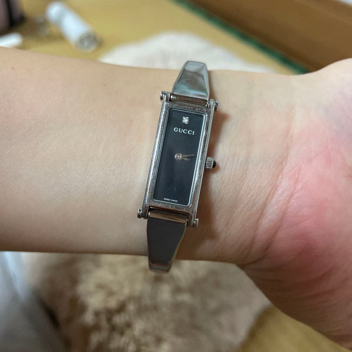 GUCCI 1500L bangle watch for ladies wristwatch black dial