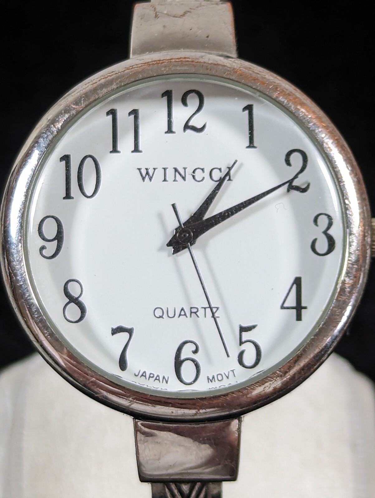 Wincci White Dial Round Silver Tone Case Hinge Bracelet Band Watch