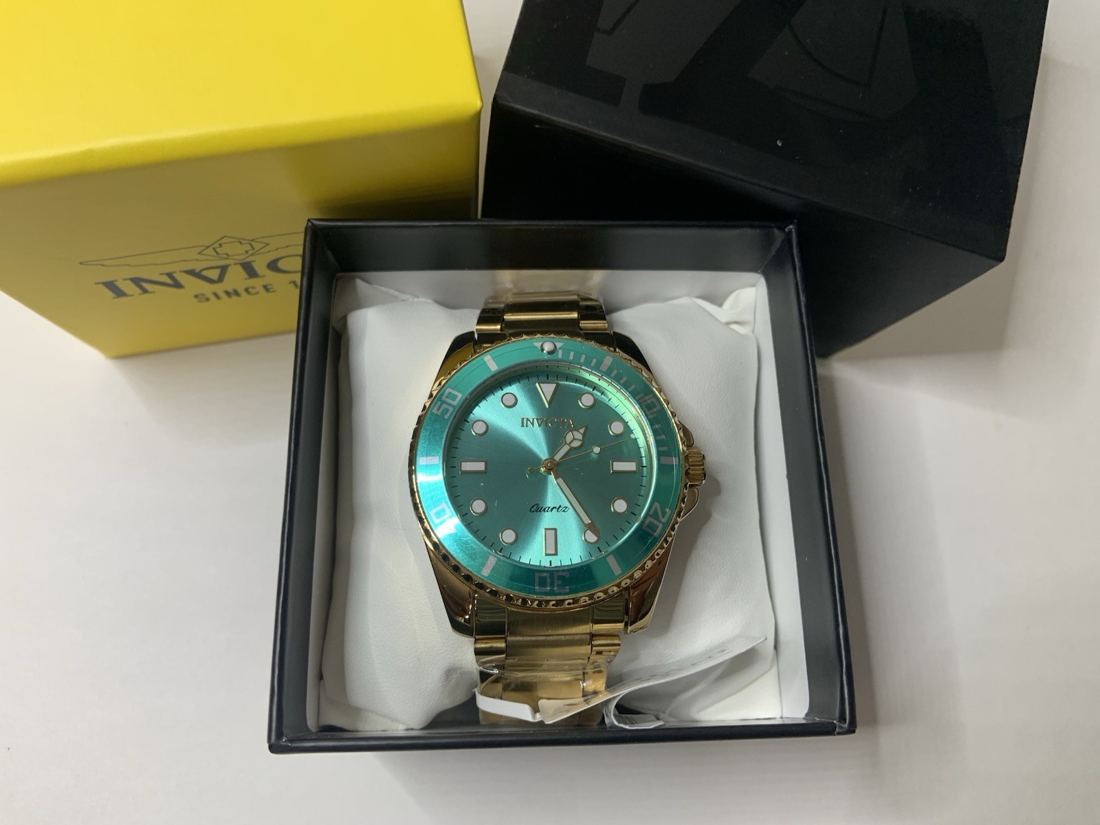 Invicta Pro Diver Men’s Quartz Diver Watch 40mm Gold Turquoise 200m Date Box