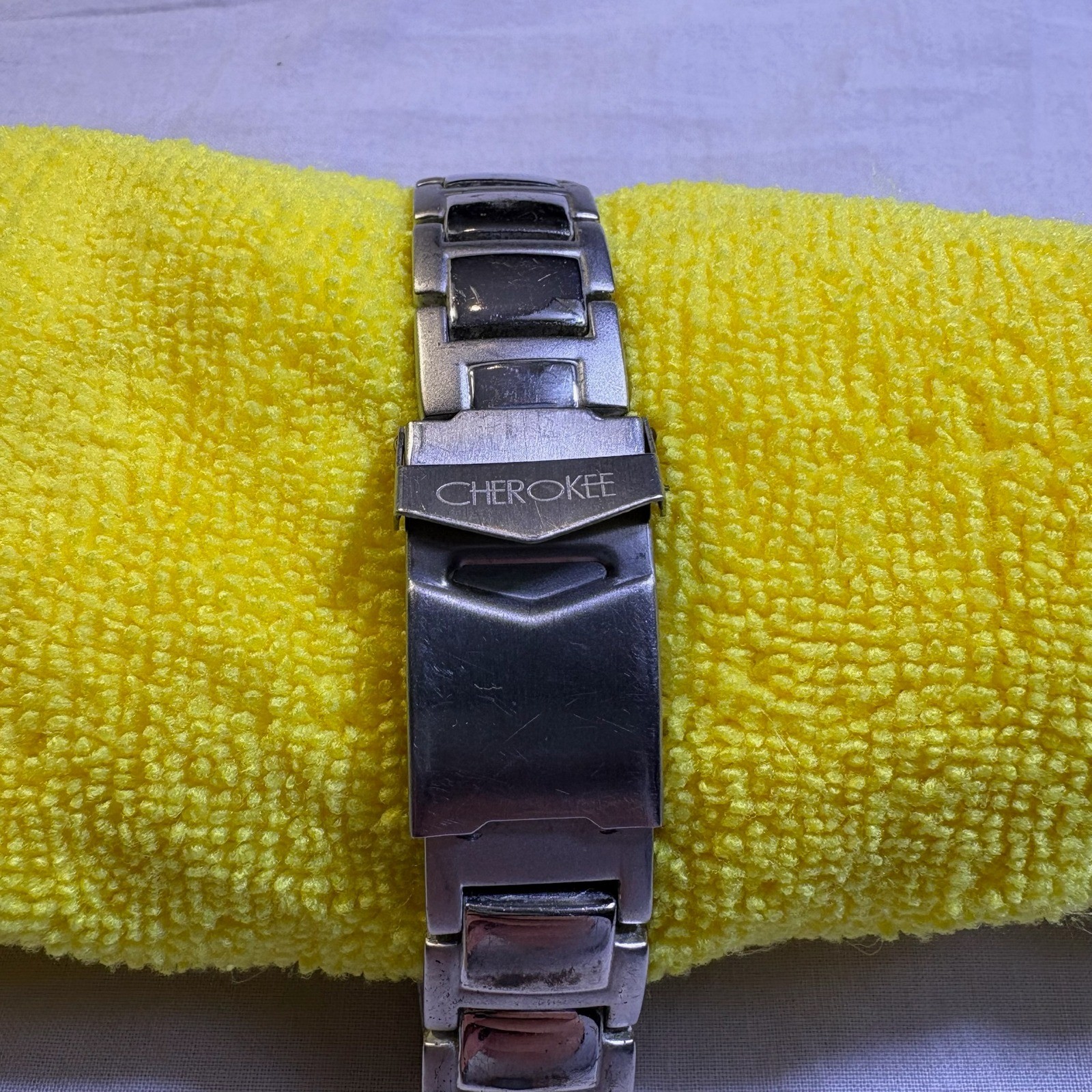 Cherokee Men’s Stainless Steel Quartz Watch Red – Untested, Damaged Band