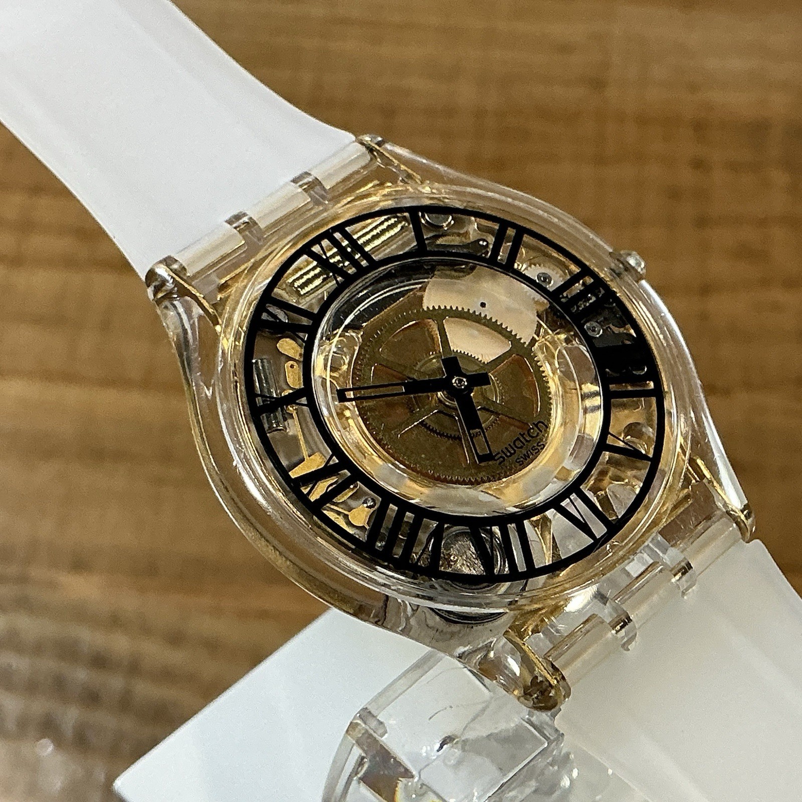 Skin – Ultra Thin – Gold Gears / Roman Numerals – 34mm