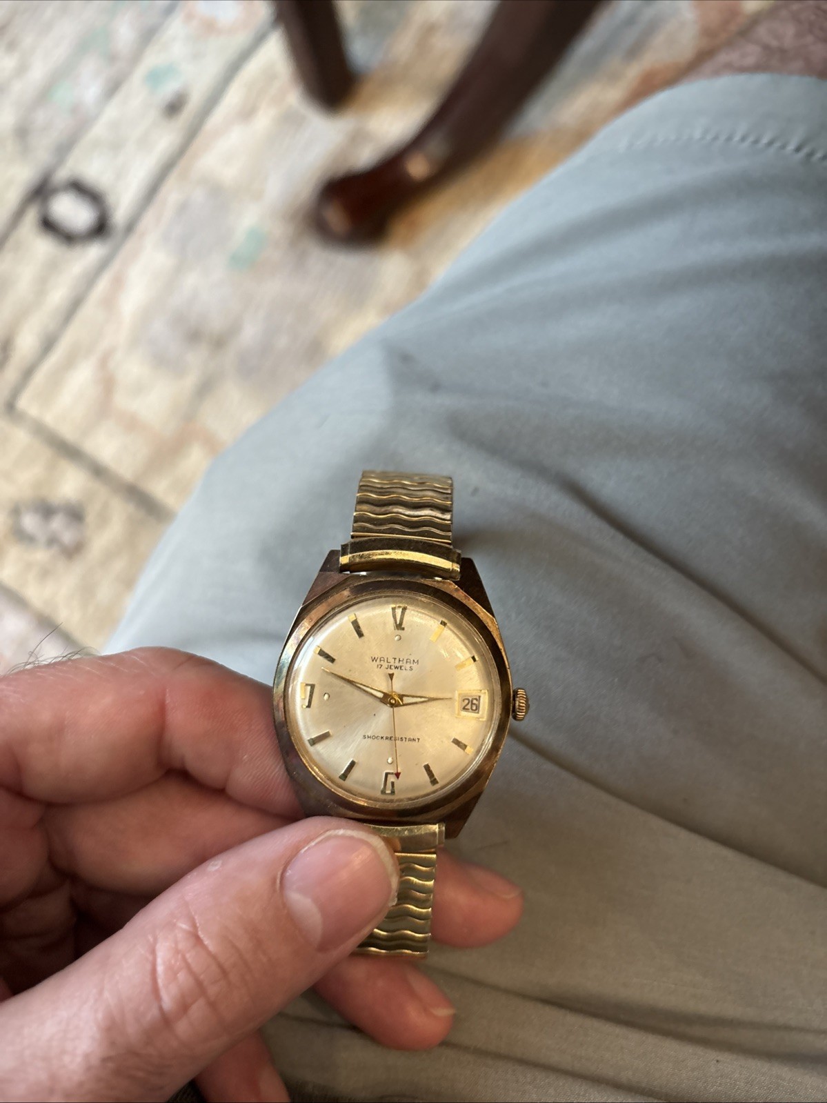 Vintage Waltham Incabloc 17 Jewels Date Mens Gold Tone Stretch Watch – RUNS