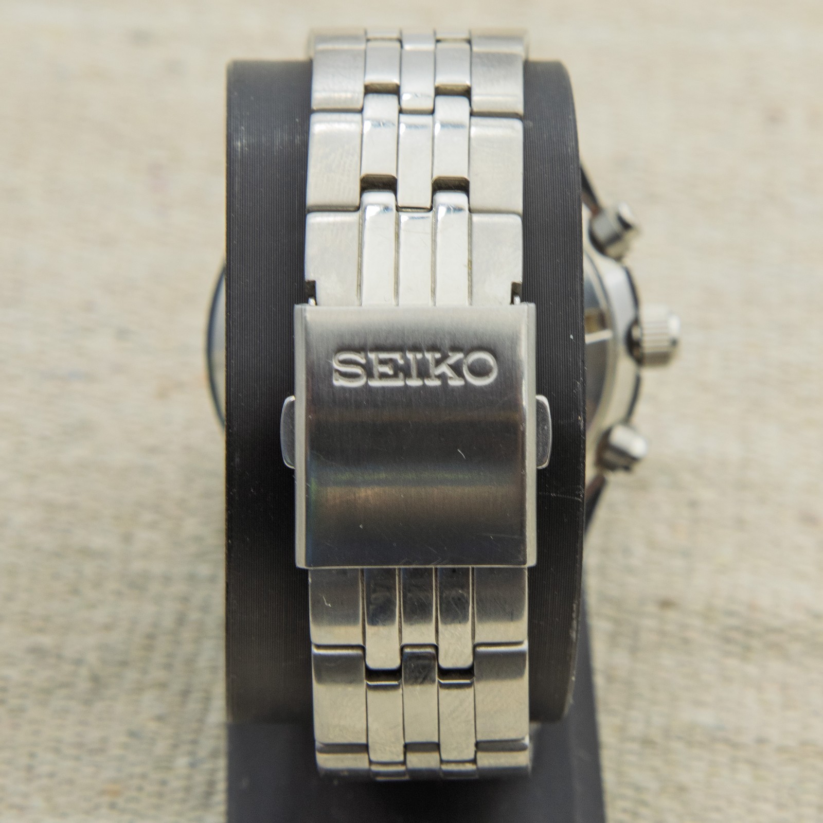 Seiko Reverse Panda Quartz Chronograph Watch – 8T63-00W0