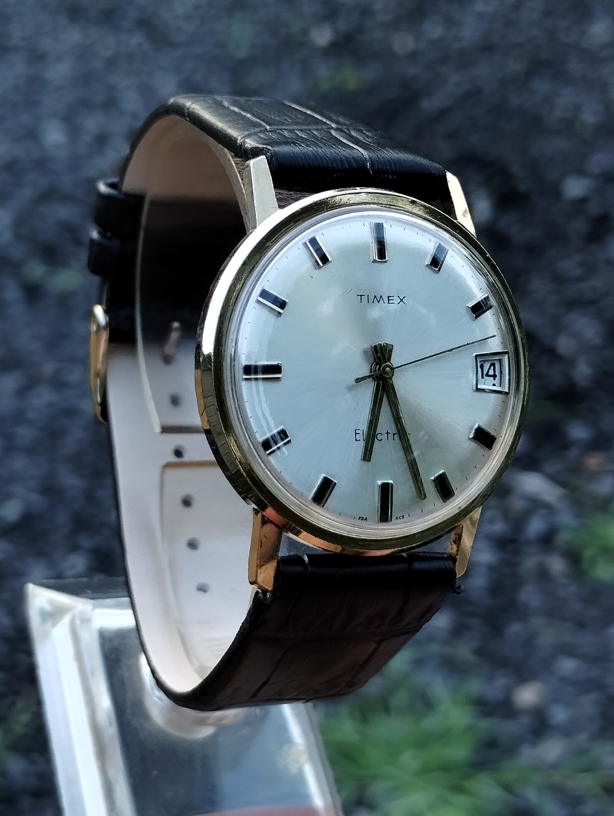 VTG 1960s Men’s Timex Electric Watch With Date.35MM Rear Crown.NEW Battery