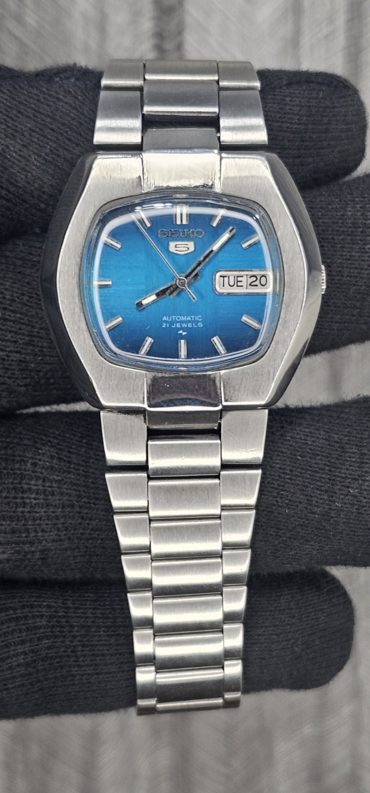 vintage Seiko 5 automatic 7019-5100 day/Date Blue Dial Men’s Wrist Watch