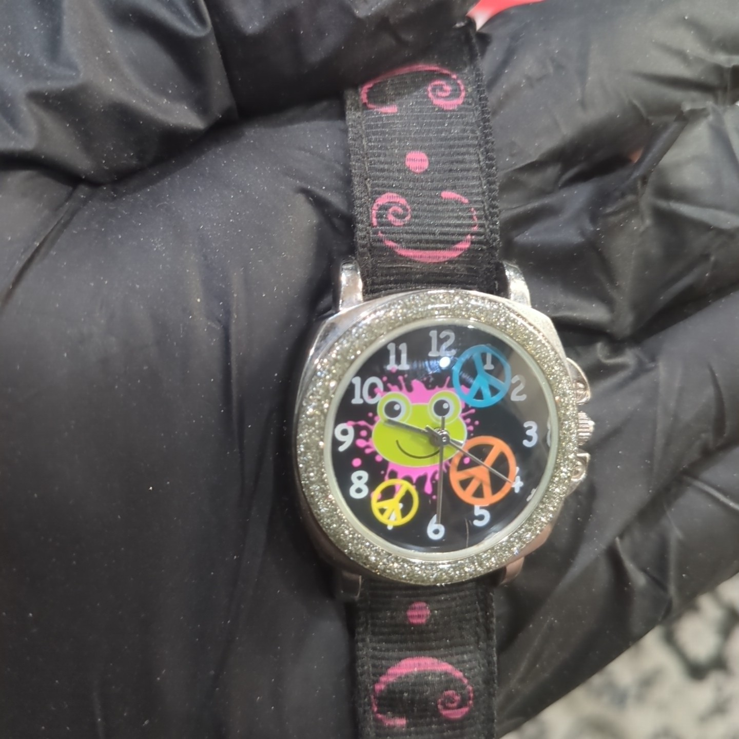 Working Frog Peace Sign Unisex Watch 32mm Fancy Strap NEW BATTERY Fit 7in
