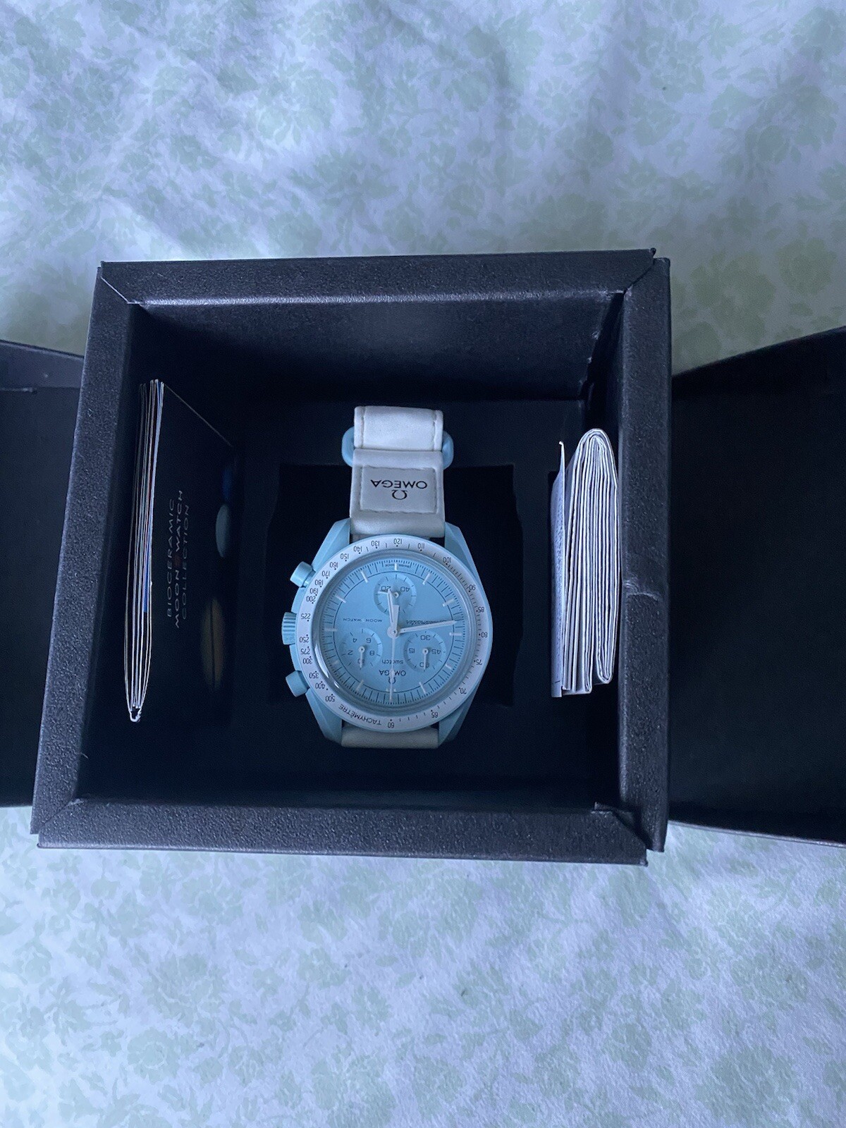 OMEGA Blue Unisex Adult Watch – SO33L100