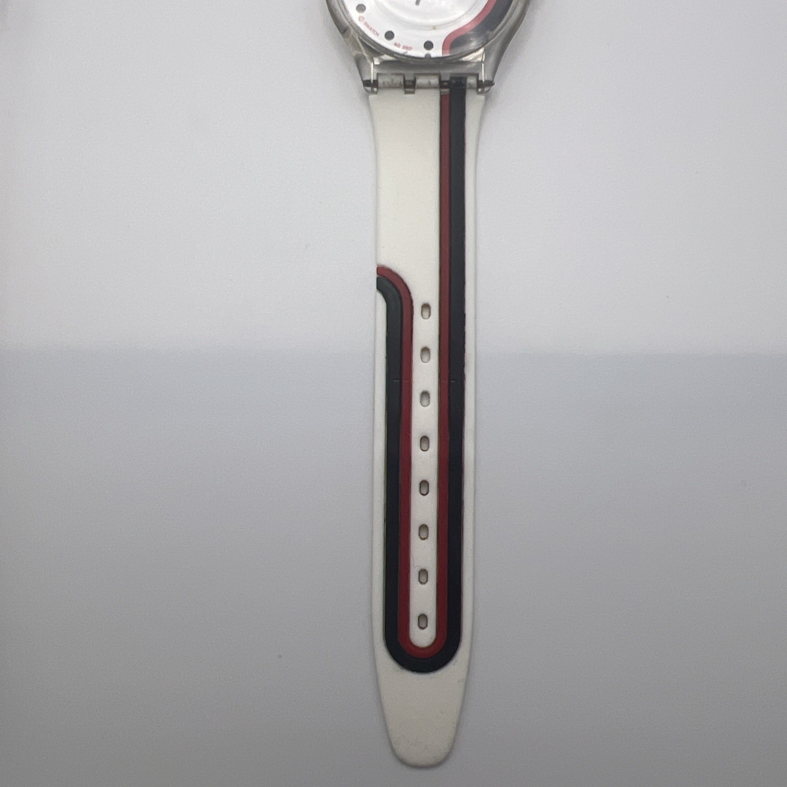Swatch Skin SENSUAL STREET Ultra Thin White 34mm Watch SFK307 2007 Case