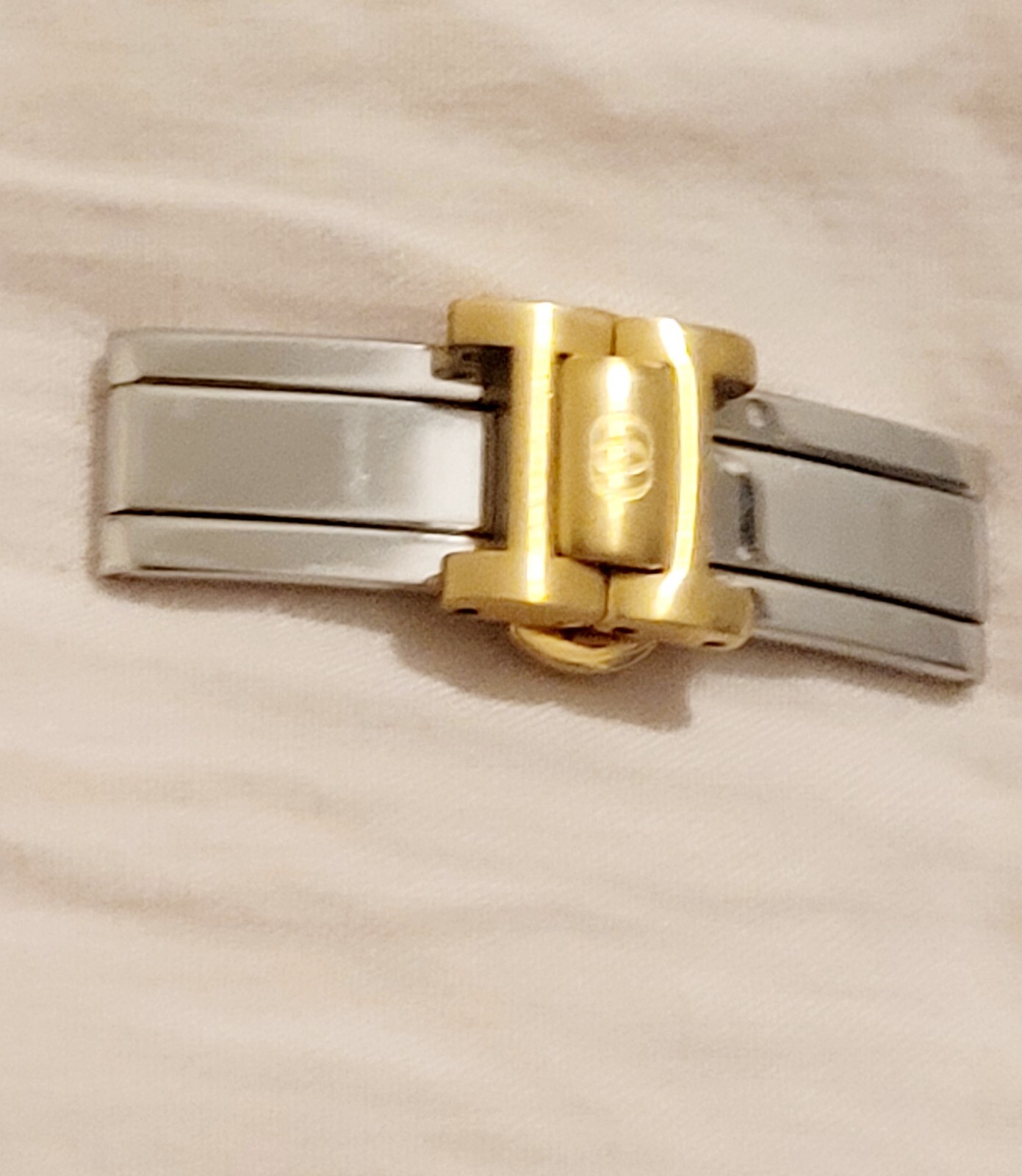 Gucci 9200L💃 Ladies Watch Buckle, Authentic Swiss Made,12 MM,New.