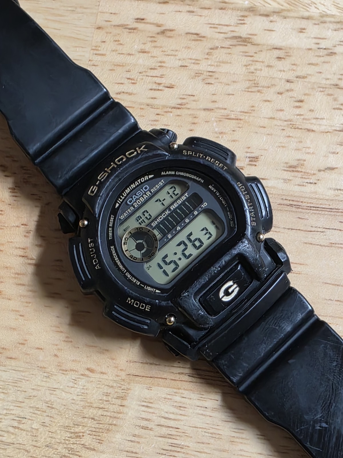 Casio G Shock DW-9052 3232 Watch Gold & Black Mens Digital Watch * WORKING* READ