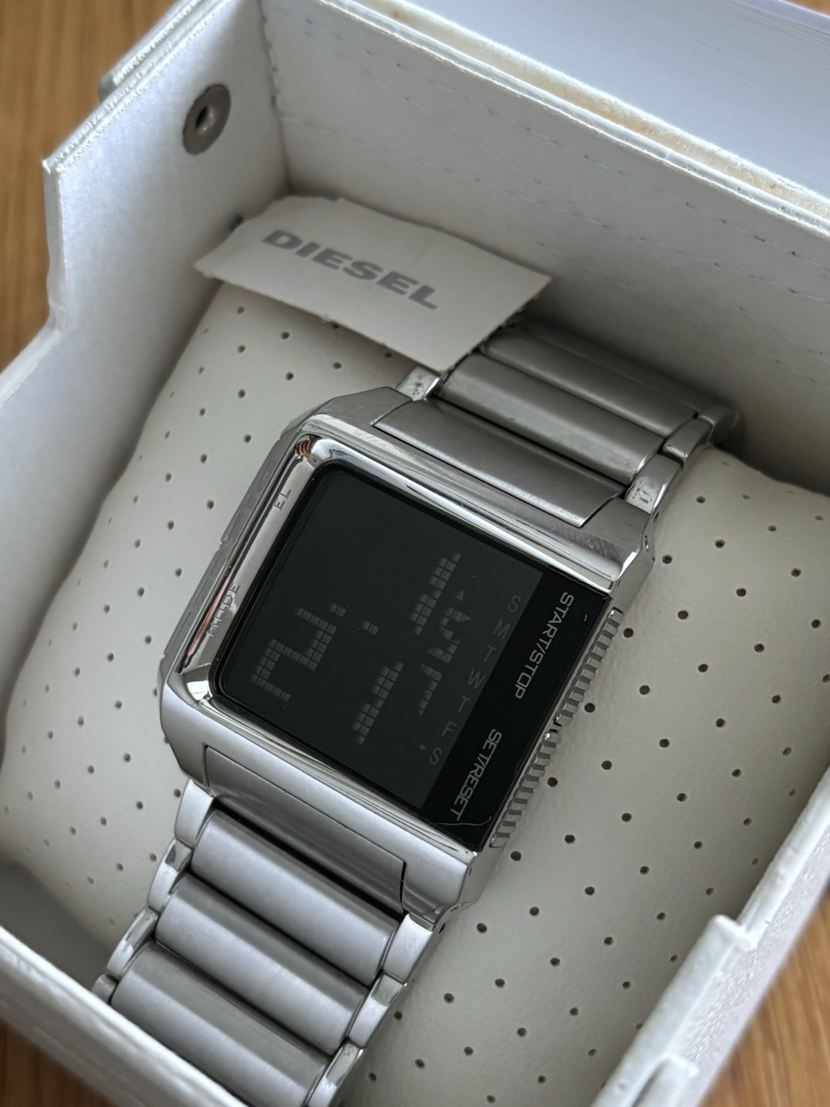 DIESEL DZ 7083 Stainless Steel Retro Watch Rare Box & Booklet