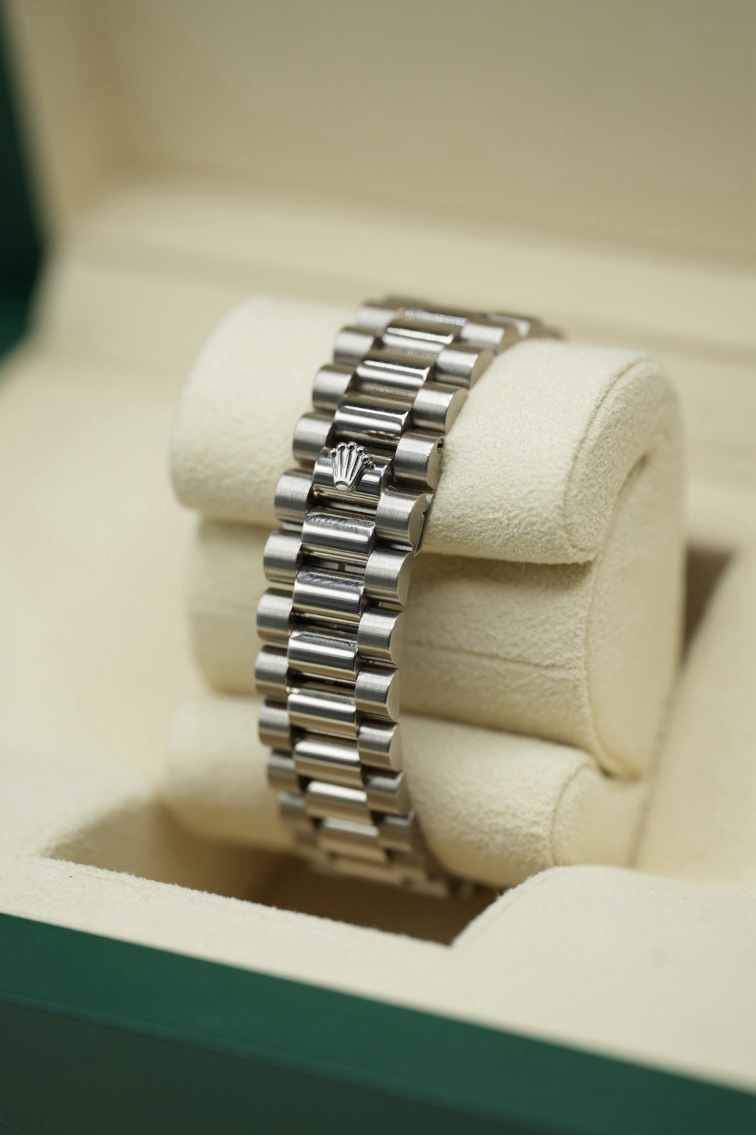18ct White Gold Rolex Day-Date 36mm 18389 Silver Diamond Dial, Bezel & Shoulders