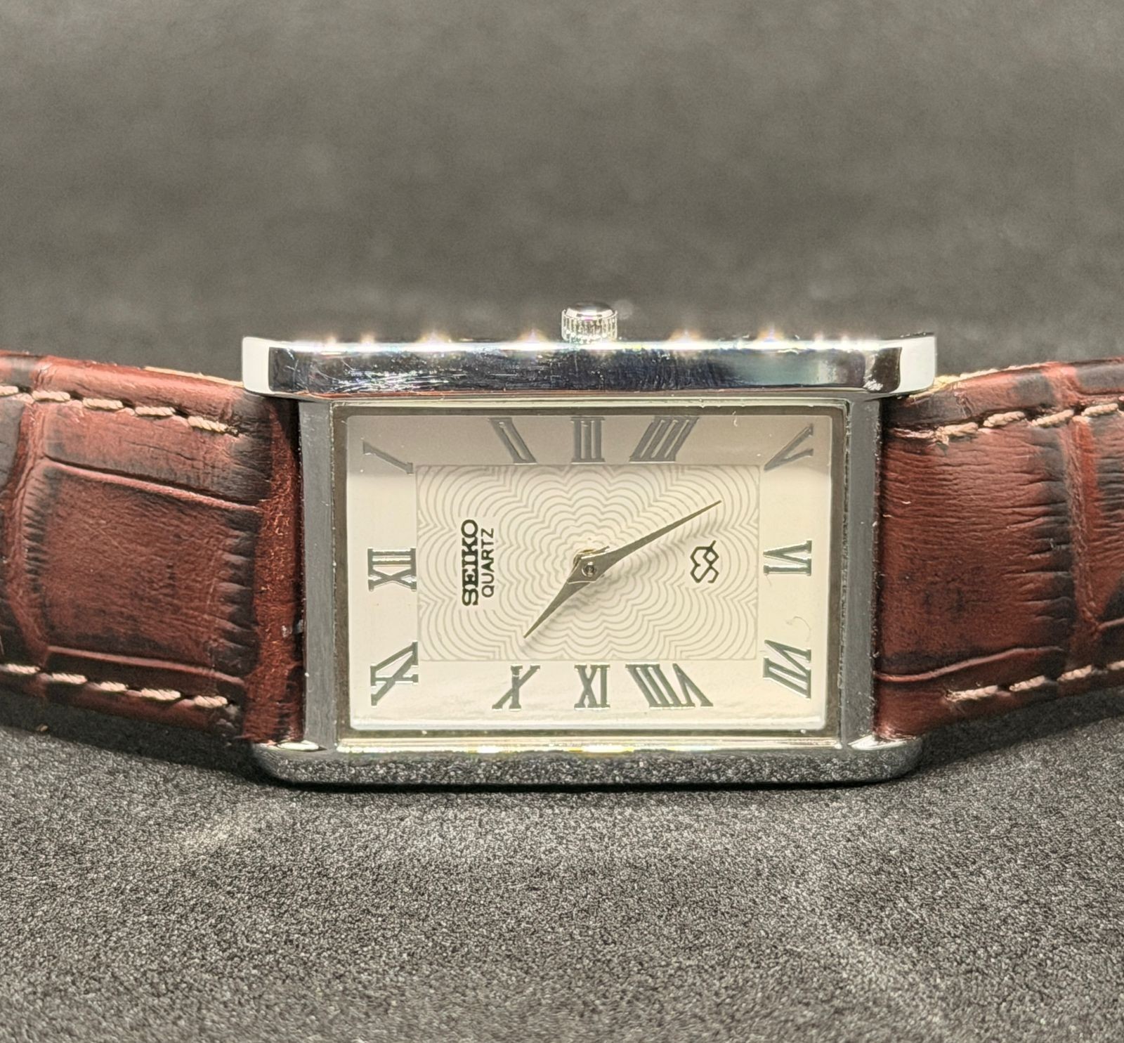Vintage Seiko Slim Quartz Men’s Wrist Watch With Free DDP Shipping
