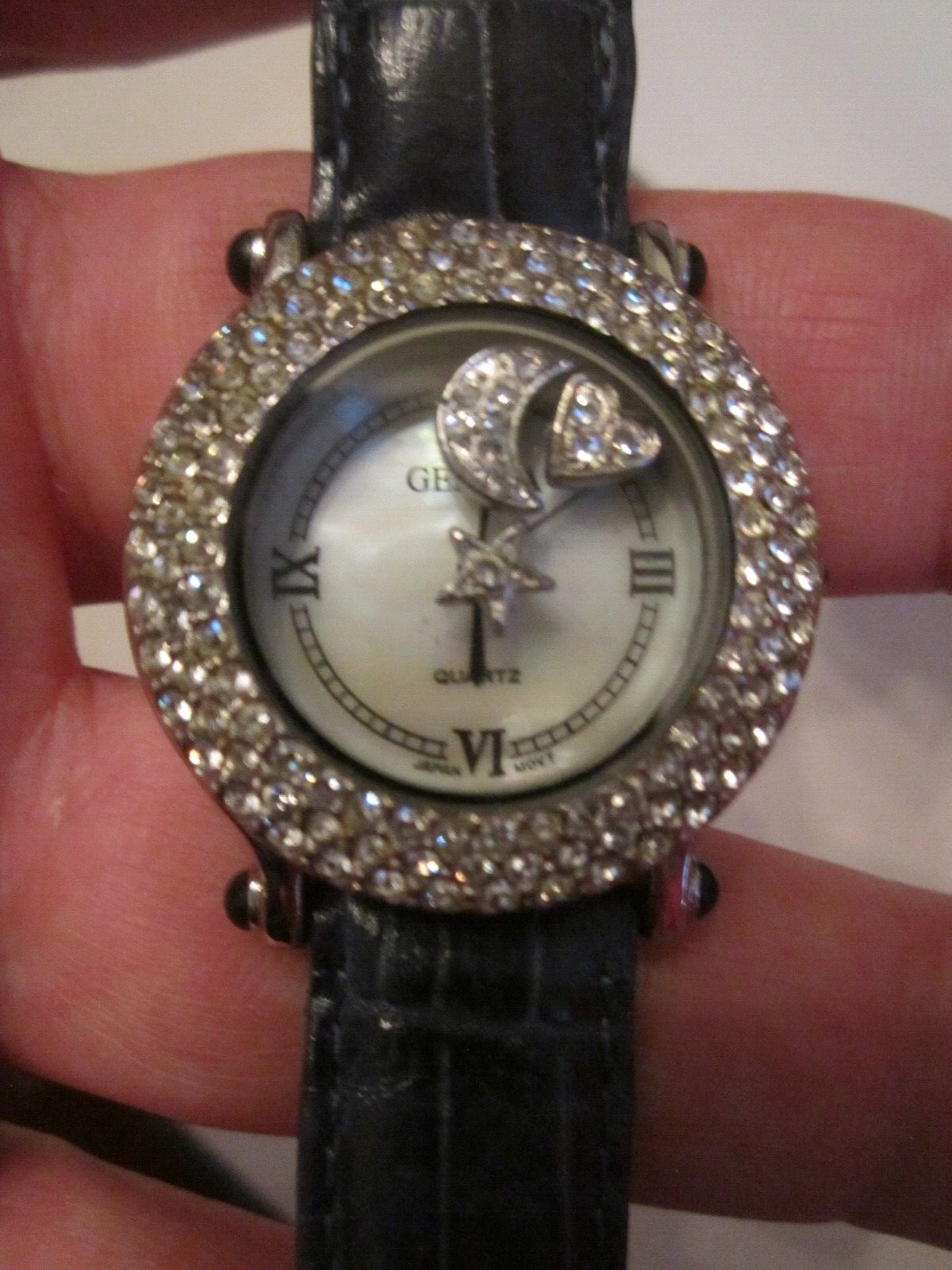LADIES’ GENEVA WATCH WITH CRYSTALS – THICK SCREW ON CASE – QUARTZ – BBA9A