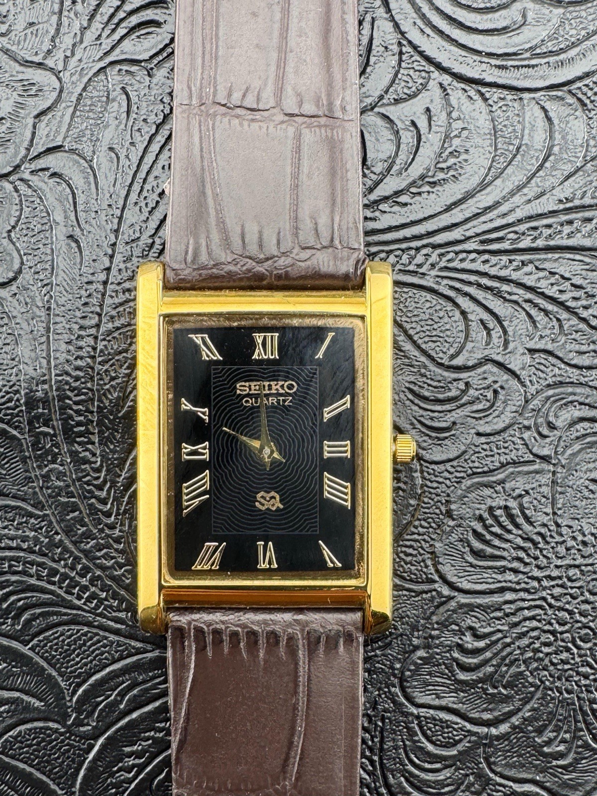 BLACK DIAL RARE Vintage Seiko Slim Quartz Men’s Wrist Watch