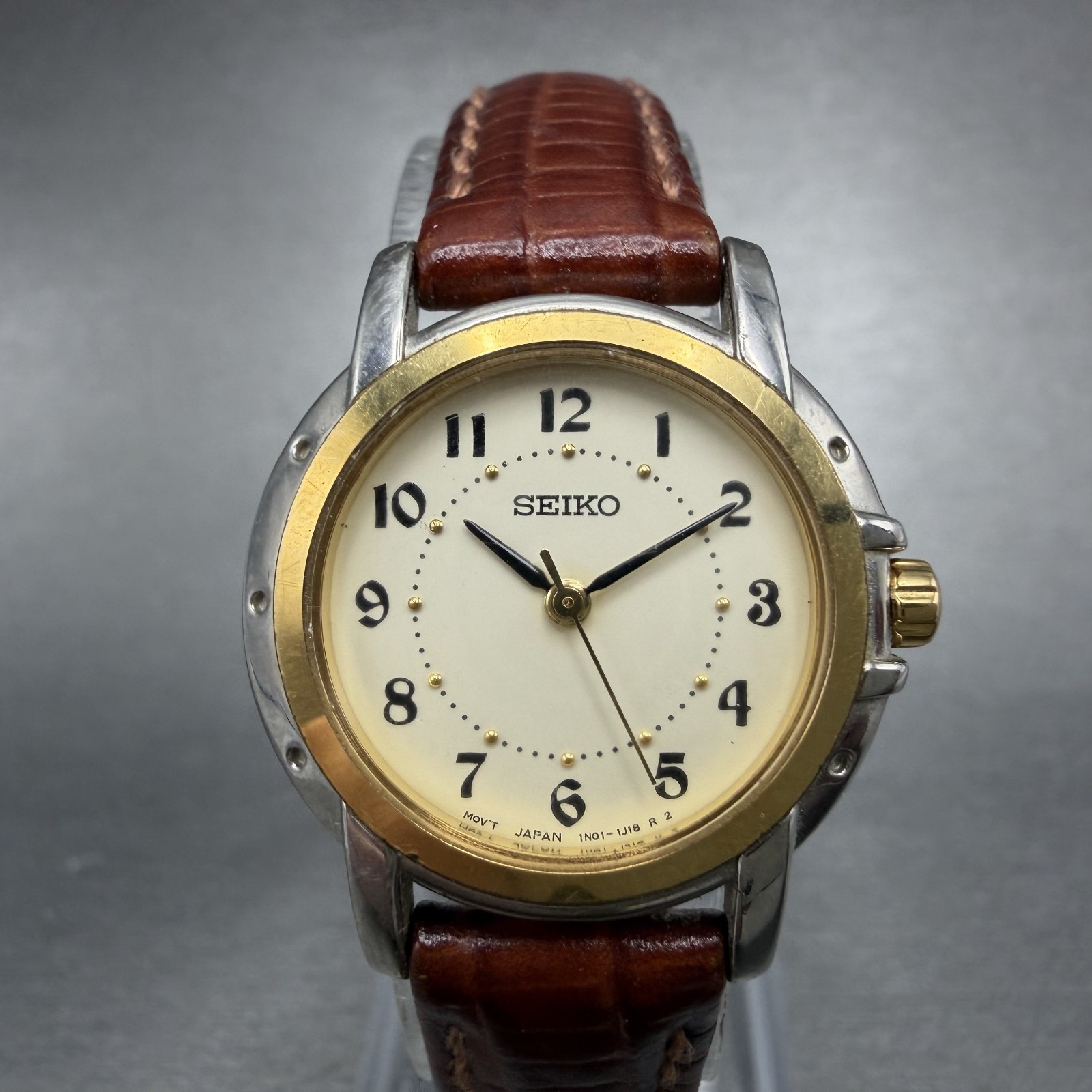 Seiko Watch Women 25mm Silver Dial Two Tone Round 1n01-0j09 New Battery
